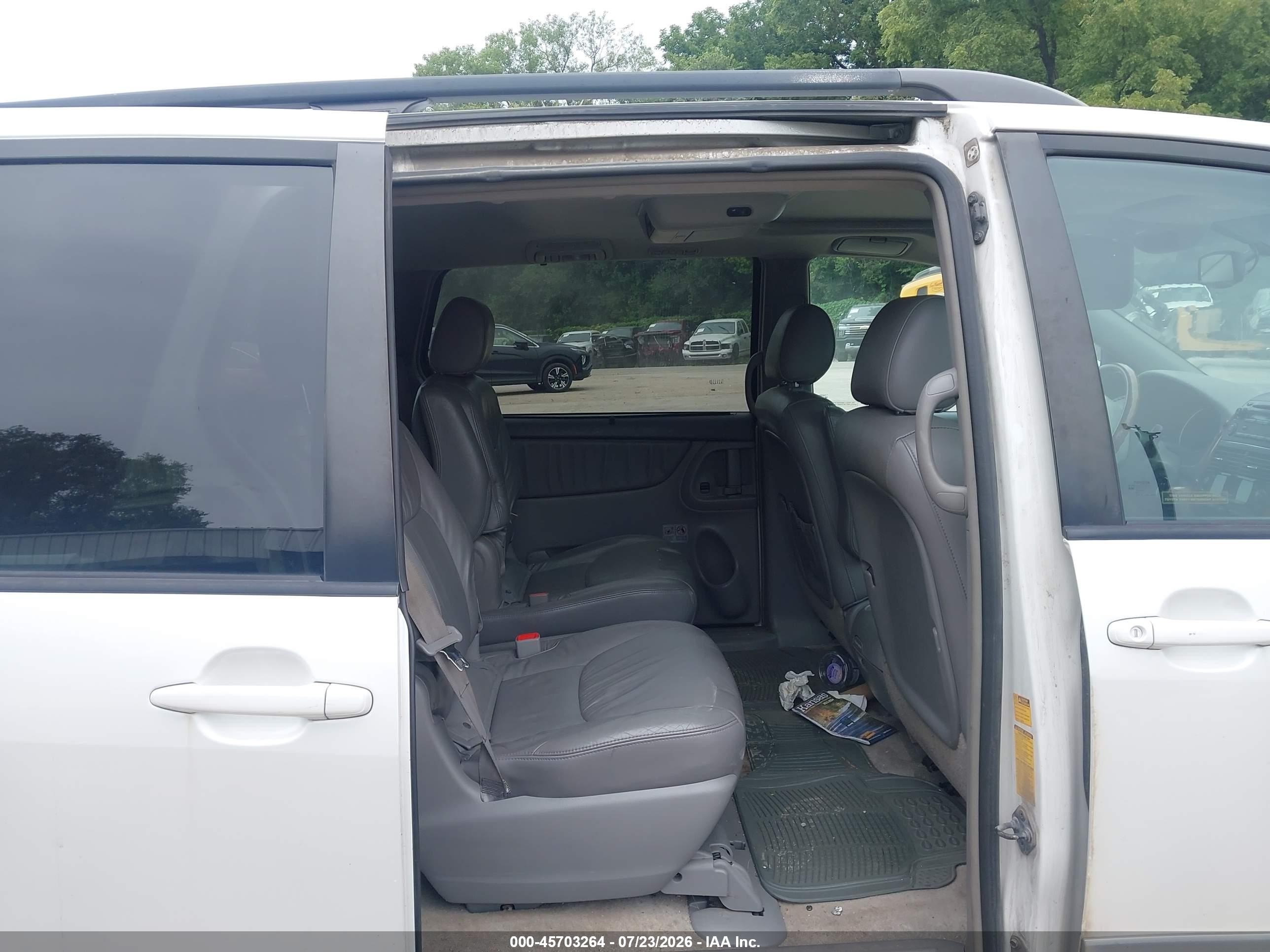 2008 Toyota Sienna Limited White vin: 5TDZK22C08S123956