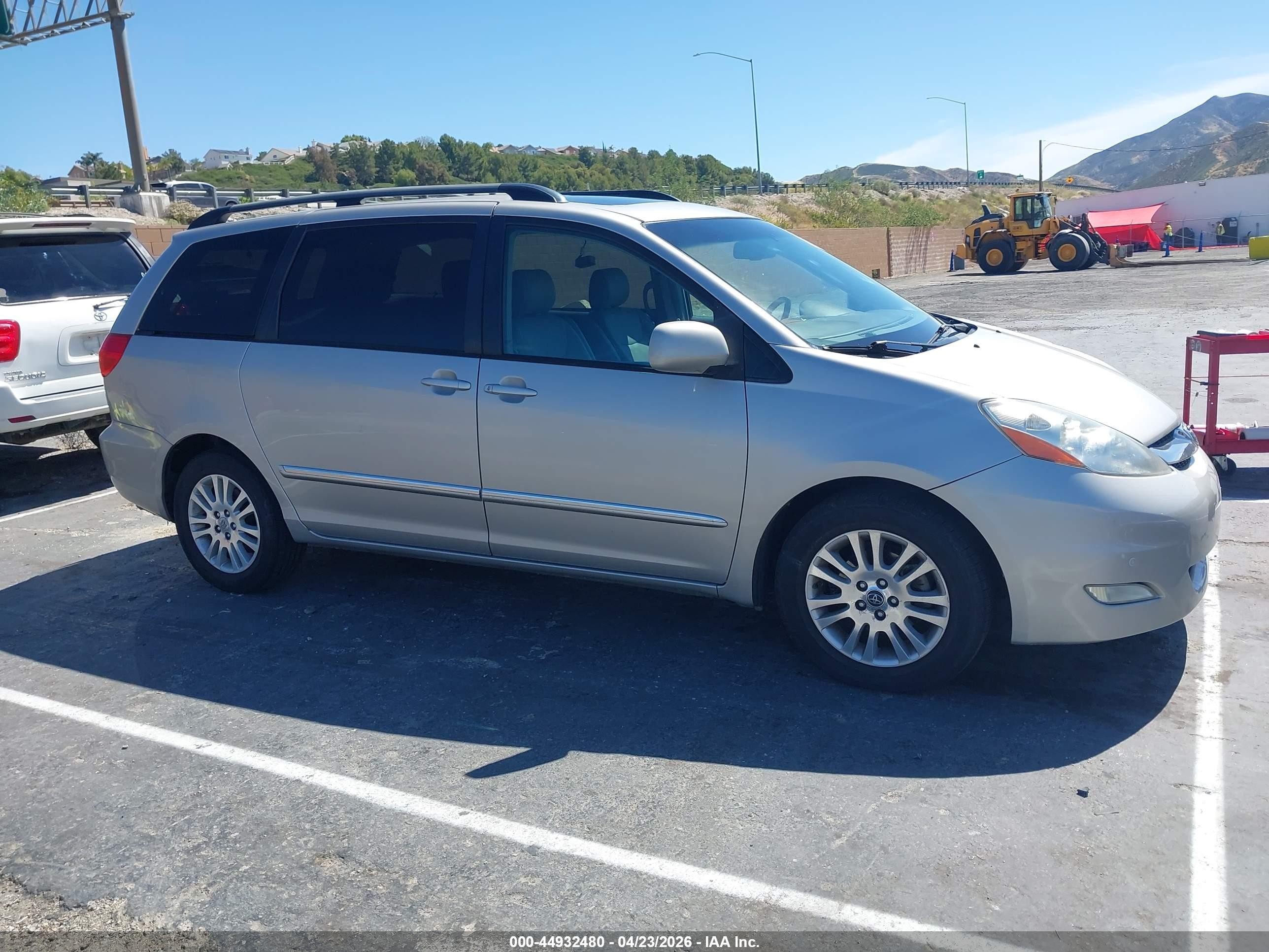 2008 Toyota Sienna Limited Silver vin: 5TDZK22C08S150848