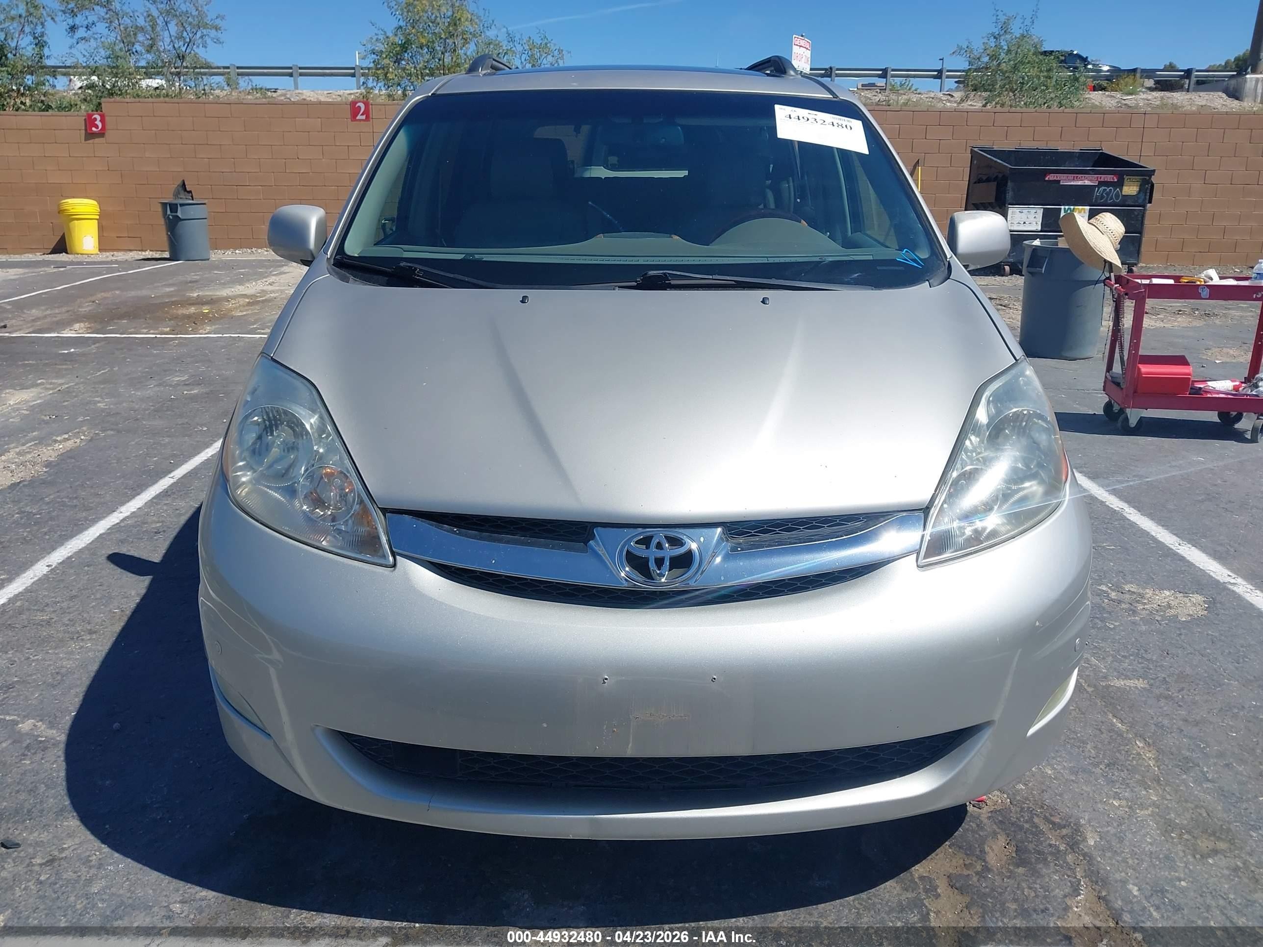 2008 Toyota Sienna Limited Silver vin: 5TDZK22C08S150848