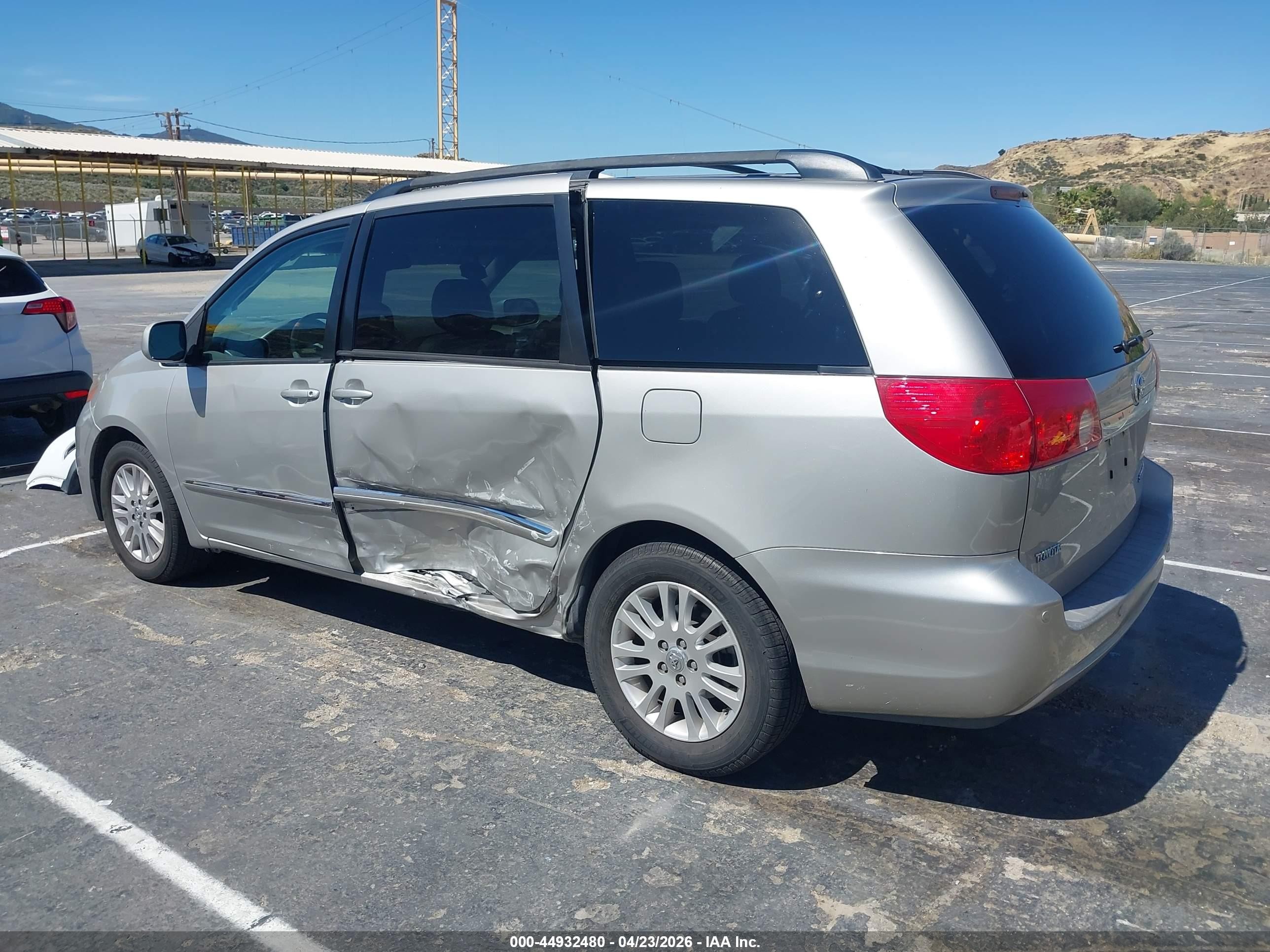 2008 Toyota Sienna Limited Silver vin: 5TDZK22C08S150848