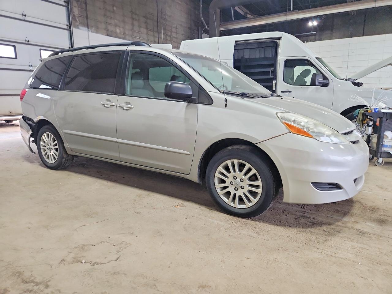 2008 Toyota Sienna Xle Silver vin: 5TDZK22C08S151594