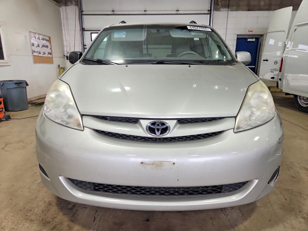 2008 Toyota Sienna Xle Silver vin: 5TDZK22C08S151594