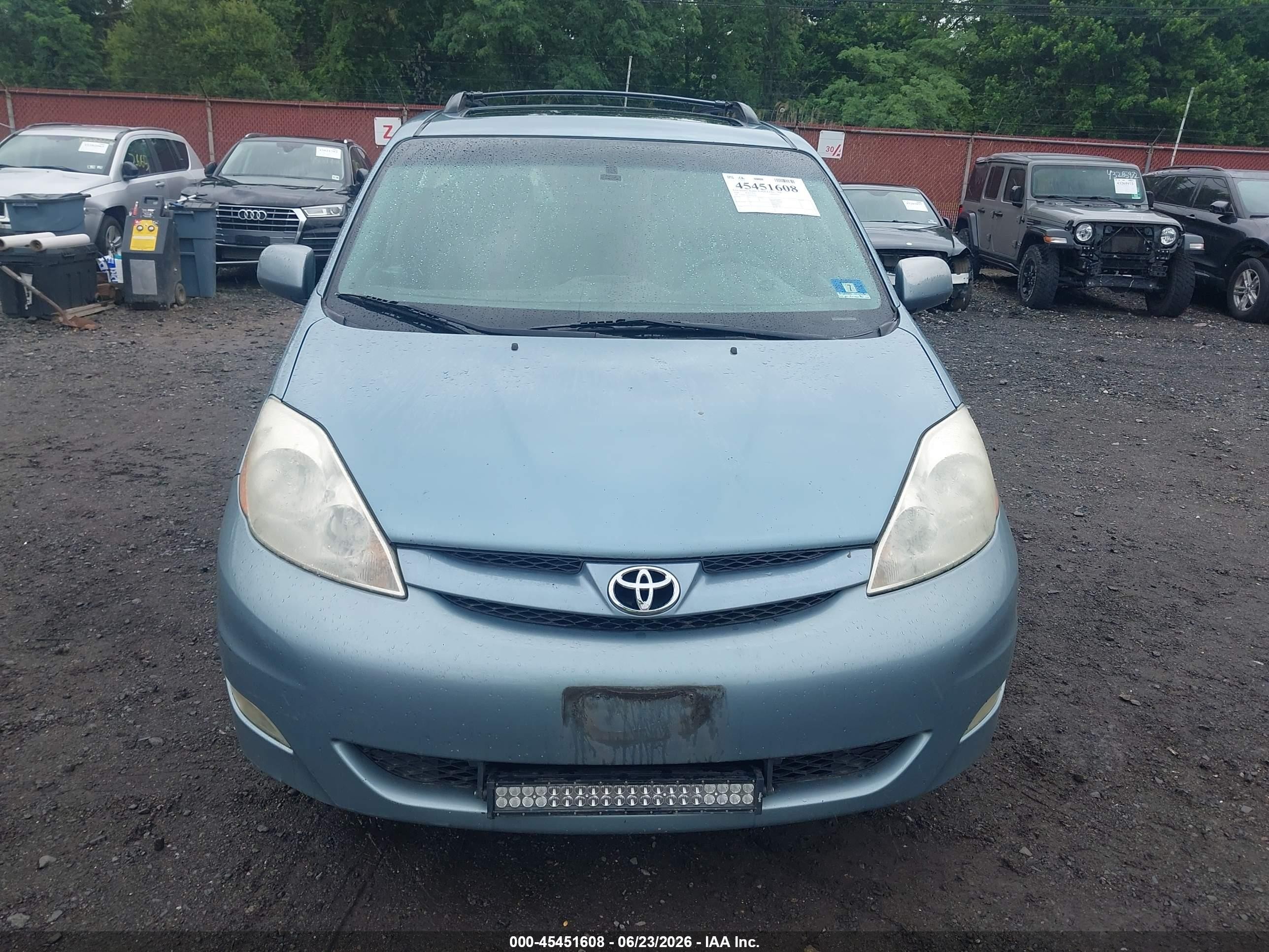 2008 Toyota Sienna Xle Blue vin: 5TDZK22C08S205220