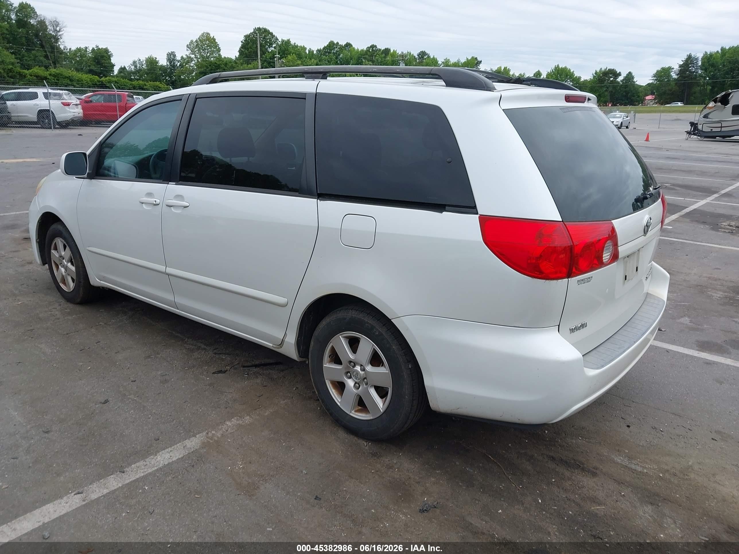 2008 Toyota Sienna Xle White vin: 5TDZK22C08S220445