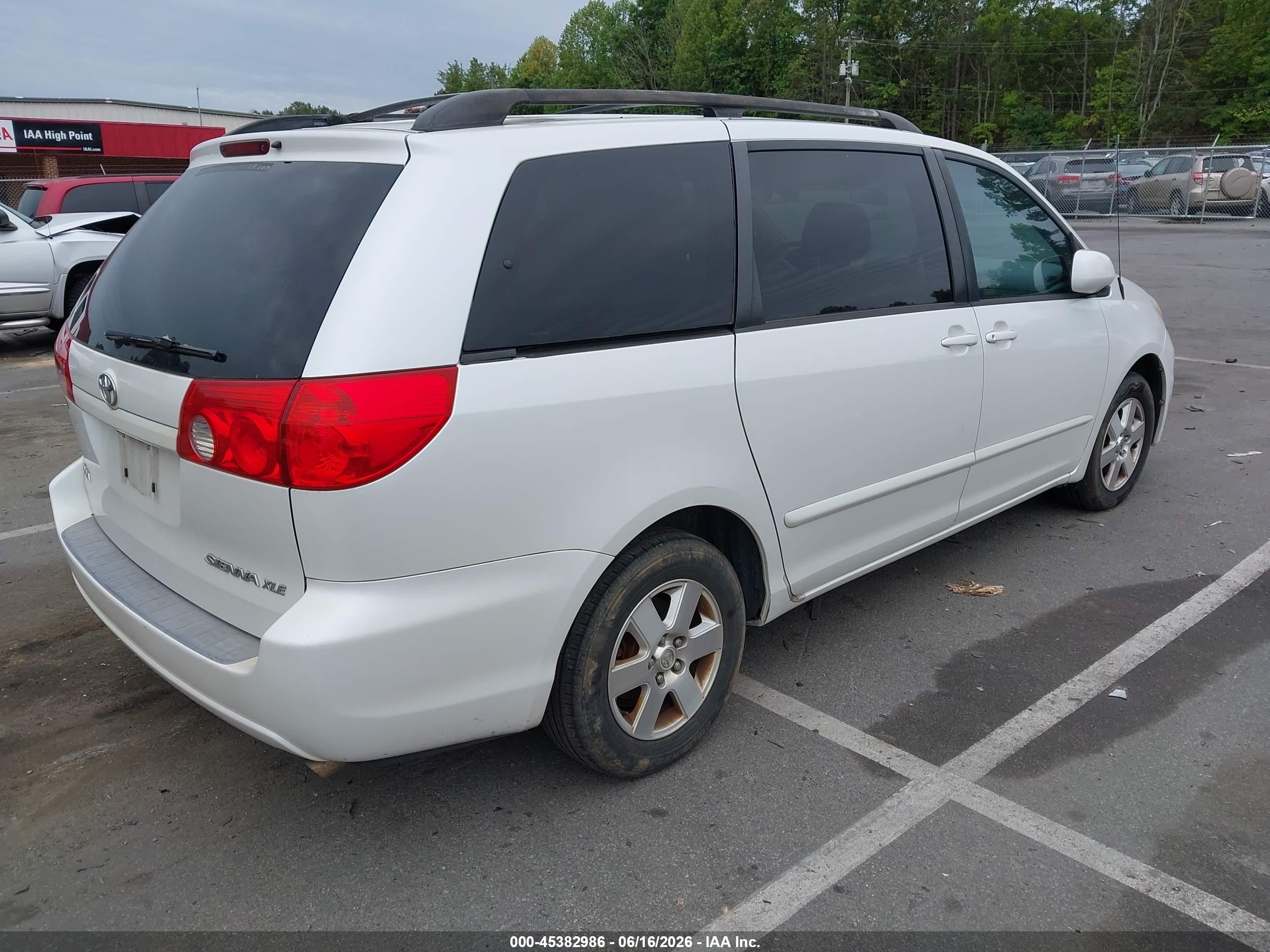 2008 Toyota Sienna Xle White vin: 5TDZK22C08S220445