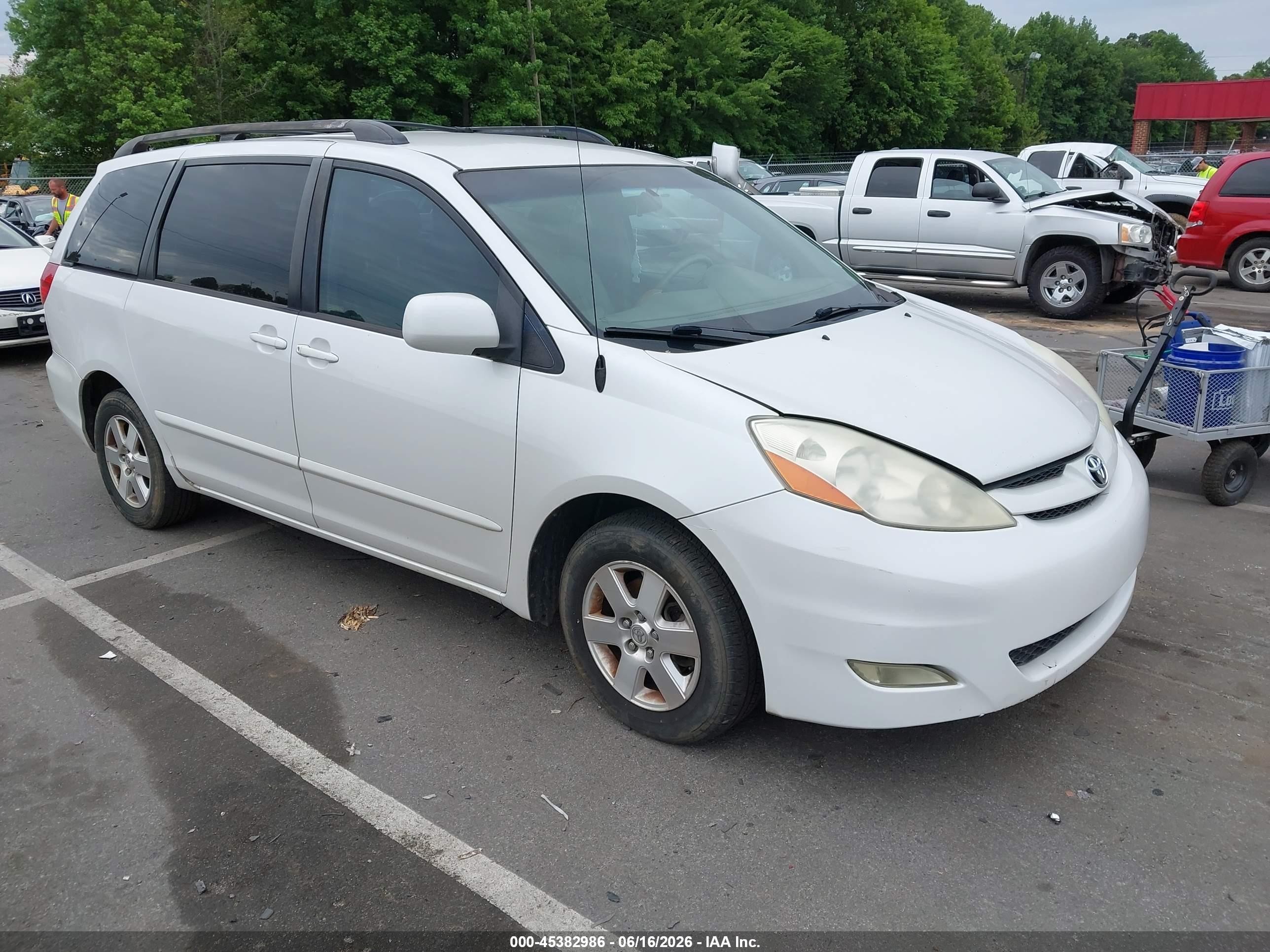 2008 Toyota Sienna Xle White vin: 5TDZK22C08S220445
