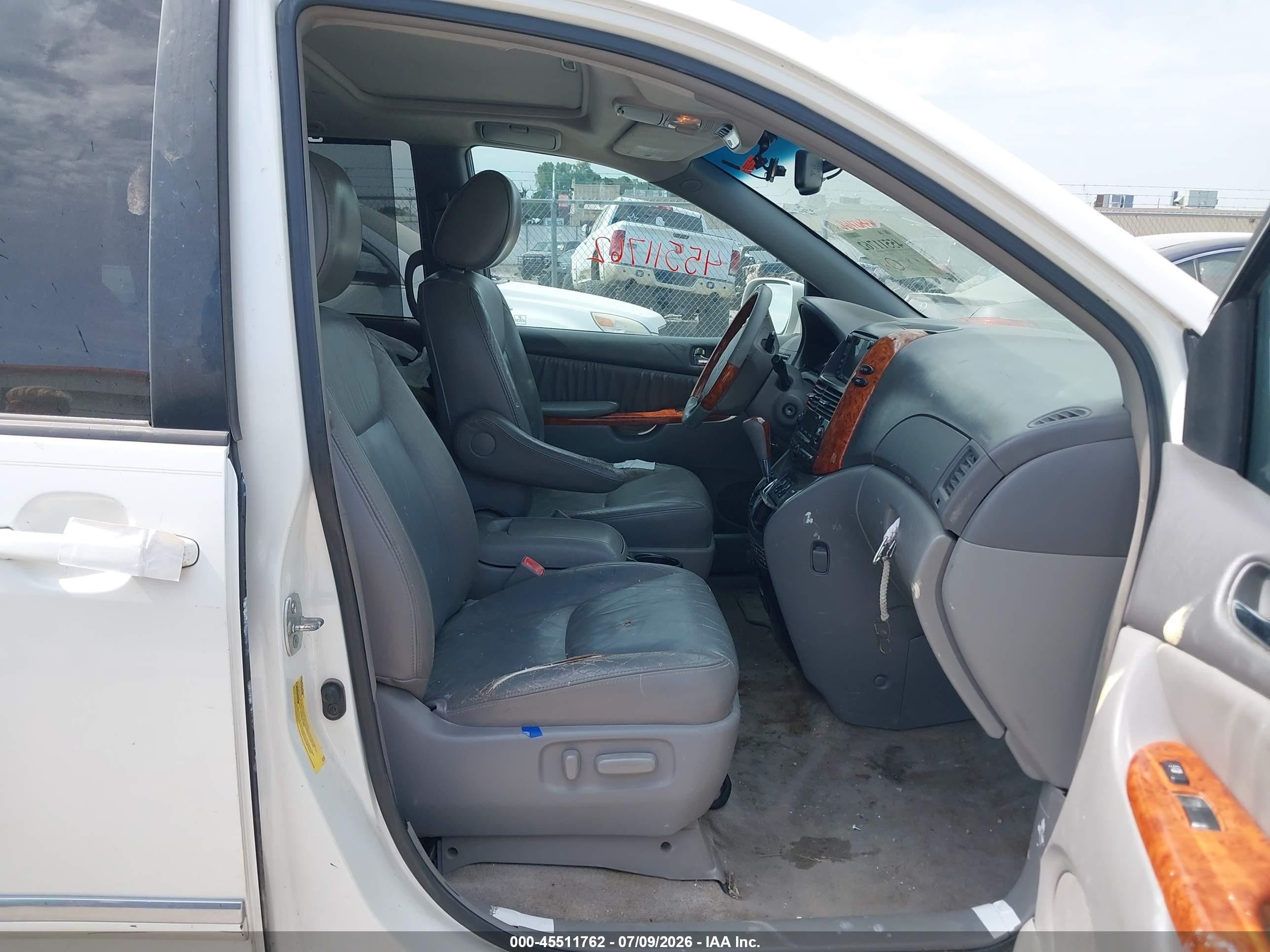 2009 Toyota Sienna Limited White vin: 5TDZK22C09S267184