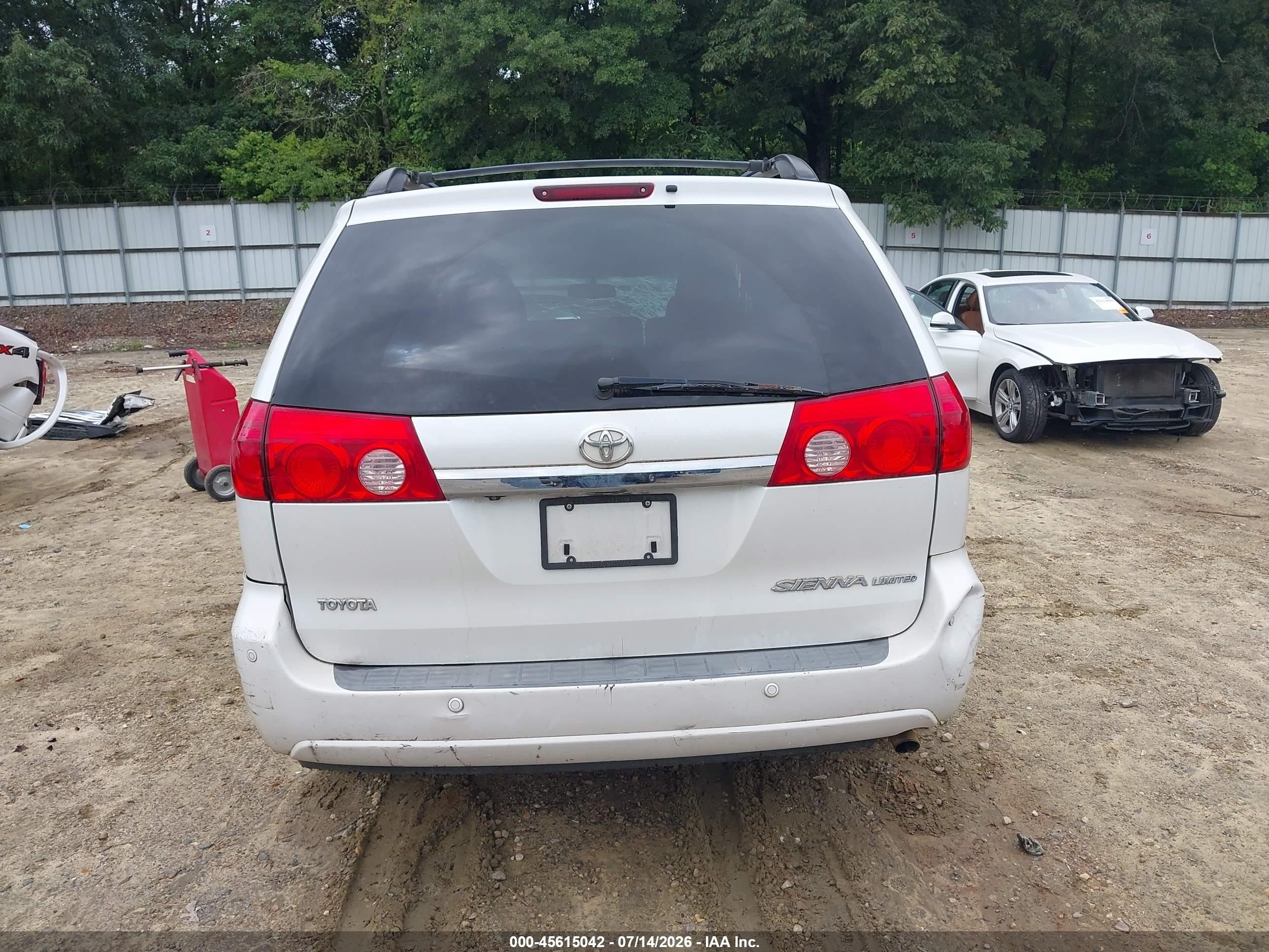 2008 Toyota Sienna Limited White vin: 5TDZK22C18S122041