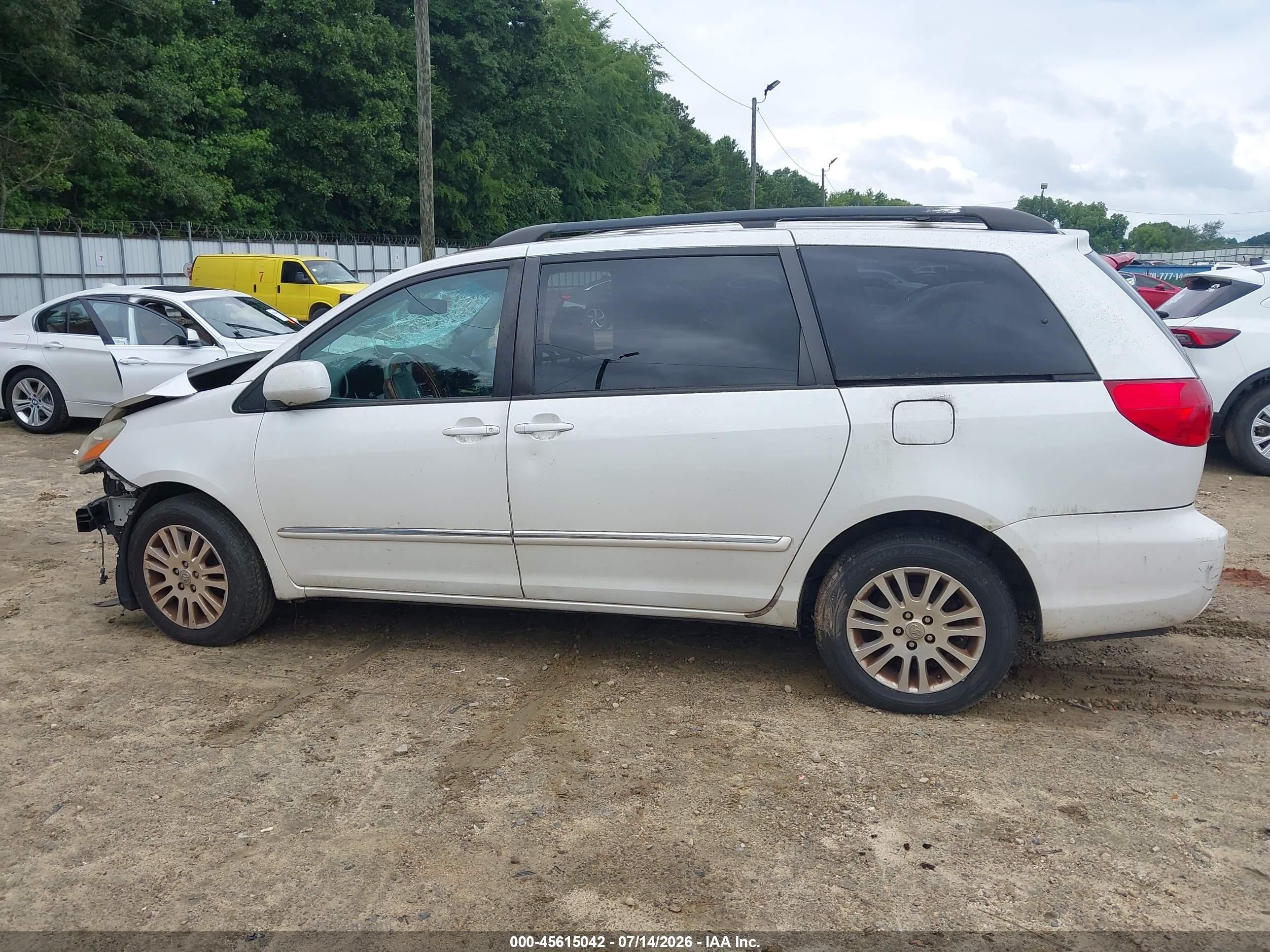 2008 Toyota Sienna Limited White vin: 5TDZK22C18S122041