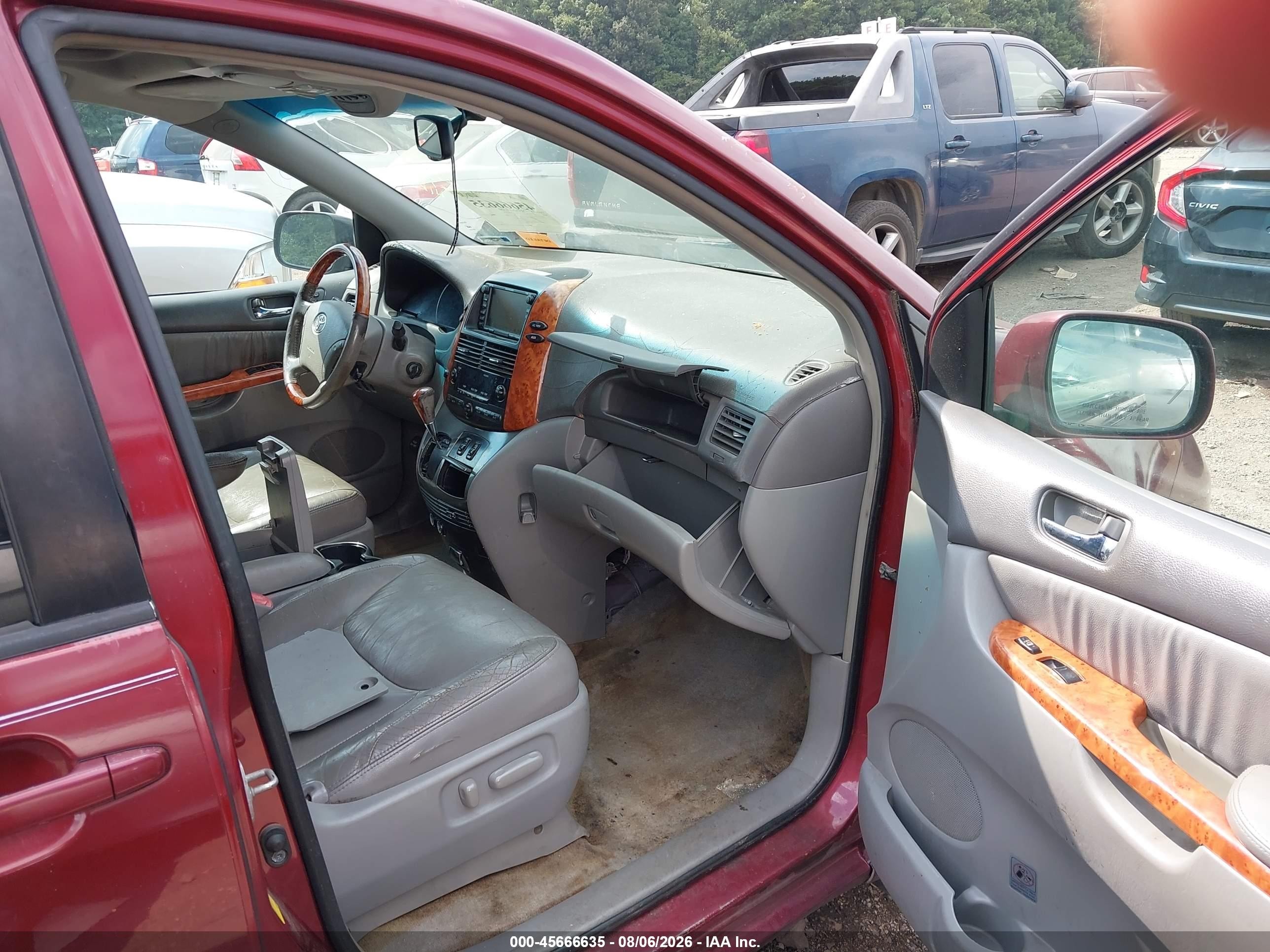 2008 Toyota Sienna Limited Red vin: 5TDZK22C18S125523