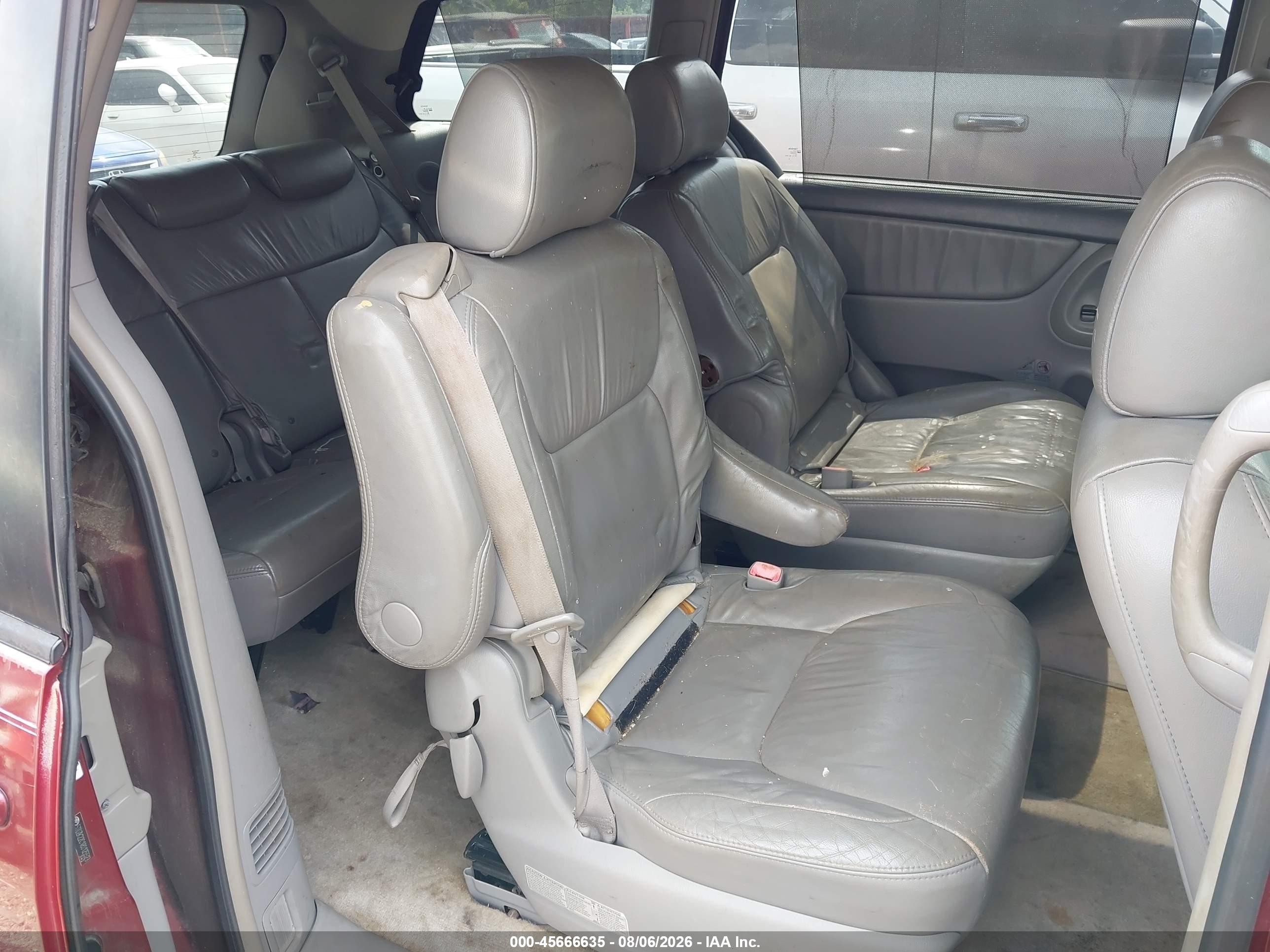2008 Toyota Sienna Limited Red vin: 5TDZK22C18S125523