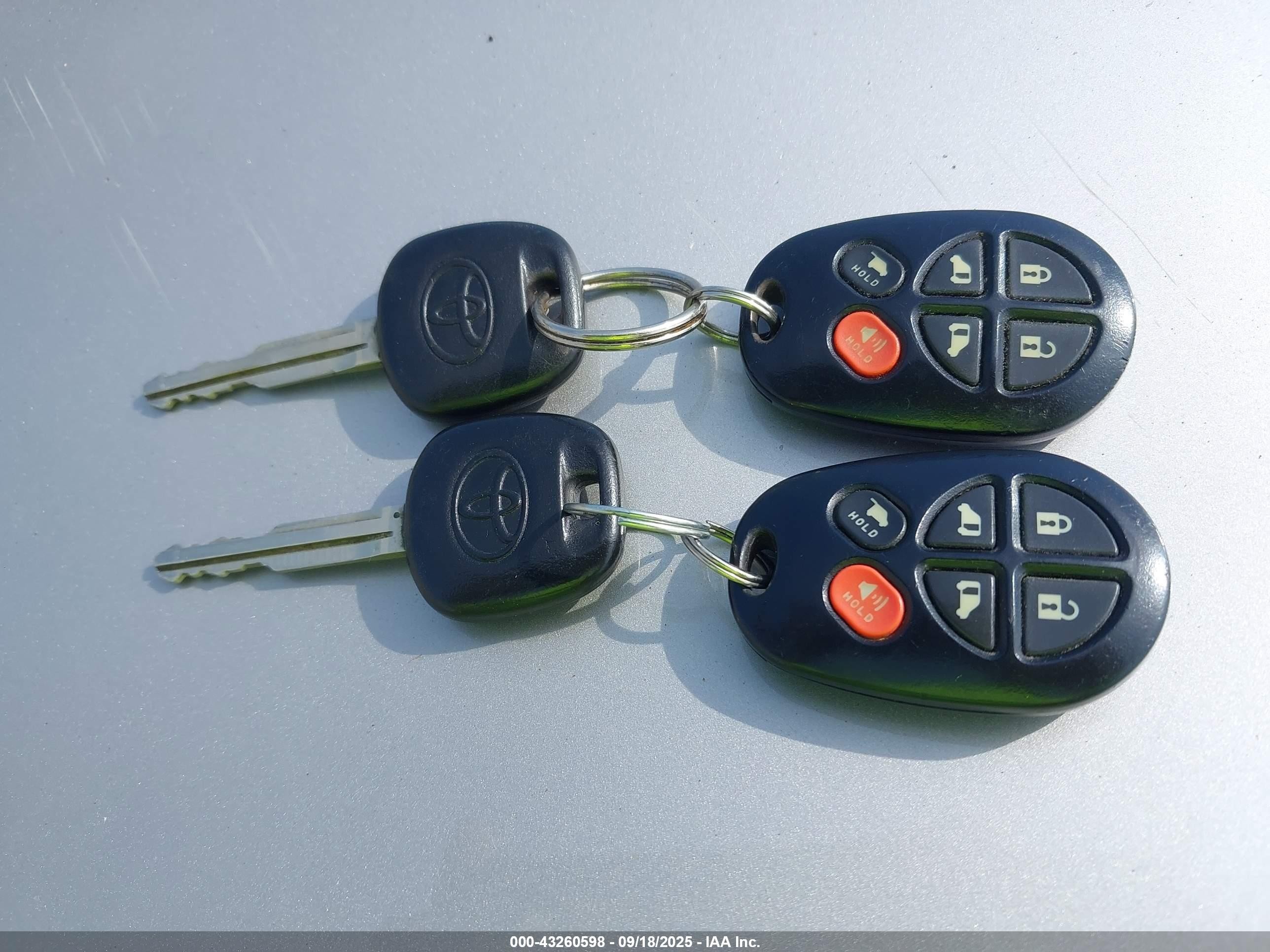 2008 Toyota Sienna   Серый vin: 5TDZK22C18S138014