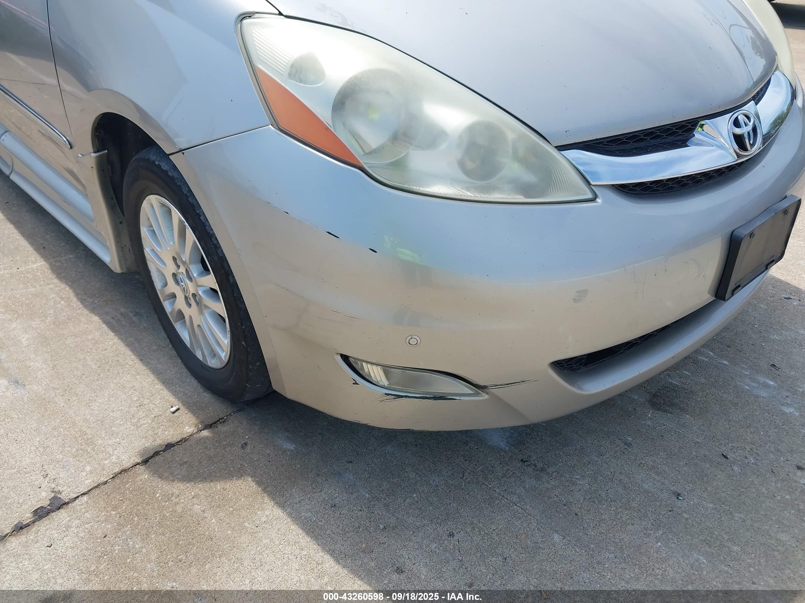2008 Toyota Sienna   Серый vin: 5TDZK22C18S138014