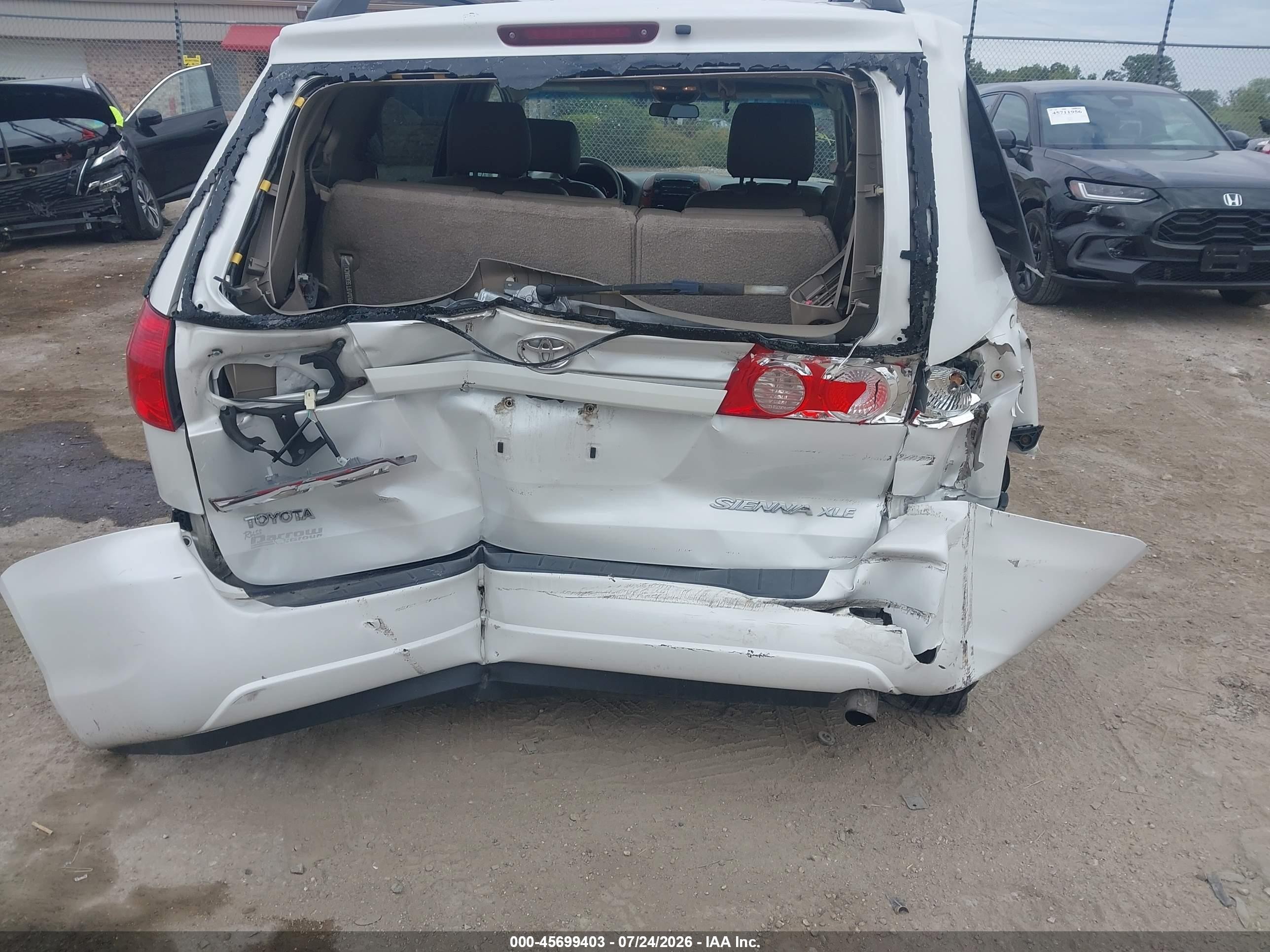 2008 Toyota Sienna Xle White vin: 5TDZK22C18S202472