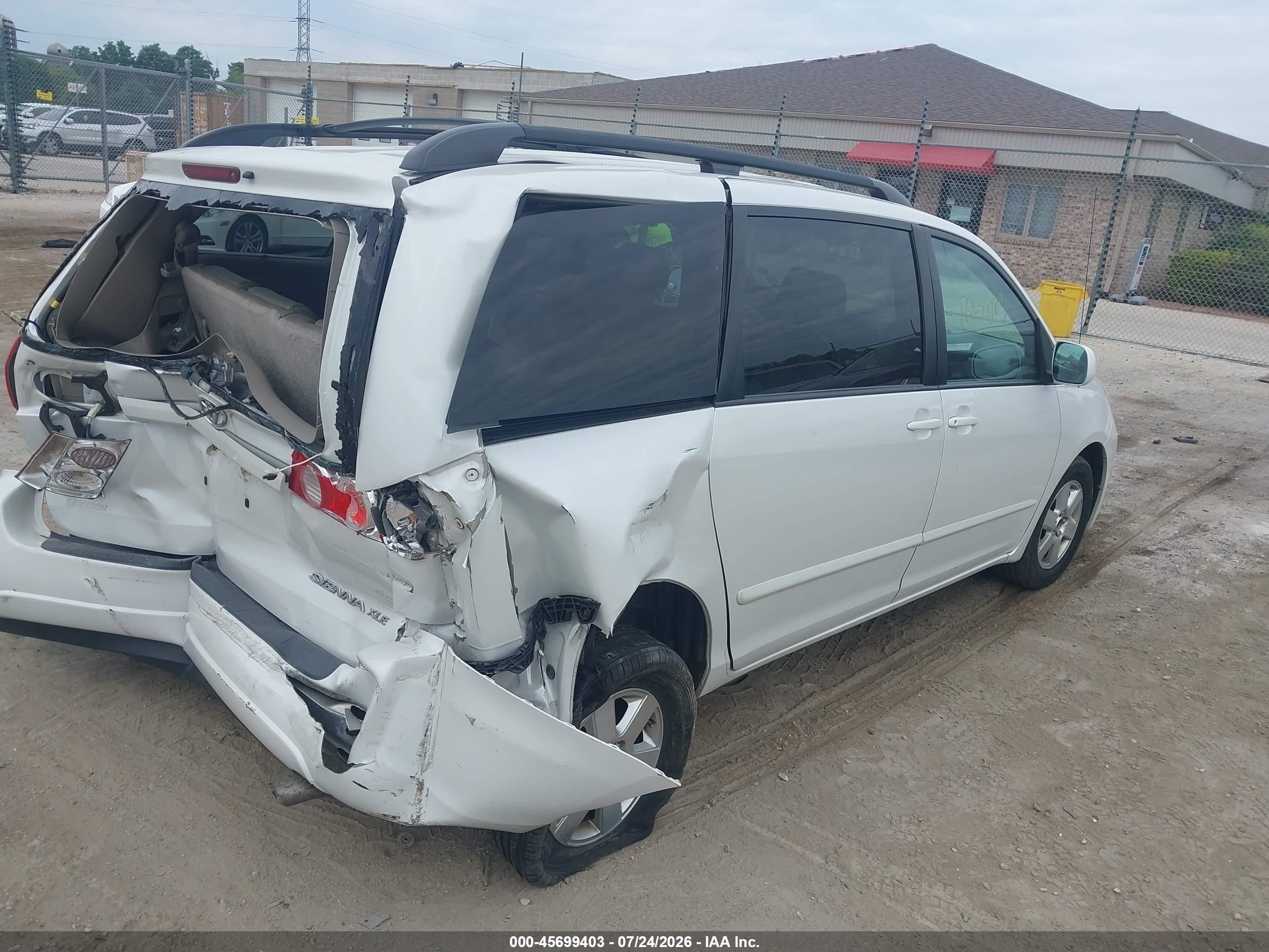 2008 Toyota Sienna Xle White vin: 5TDZK22C18S202472