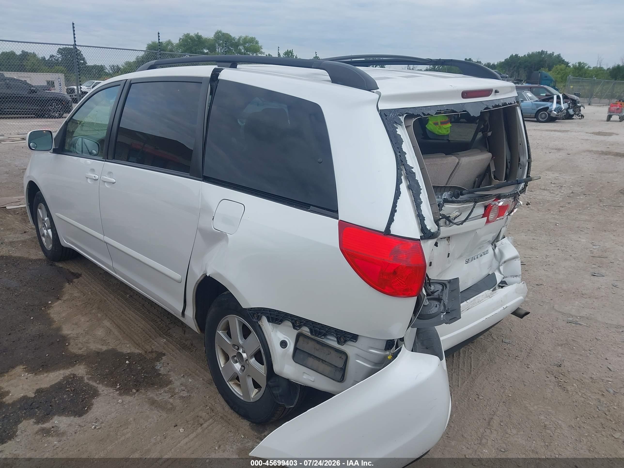 2008 Toyota Sienna Xle White vin: 5TDZK22C18S202472