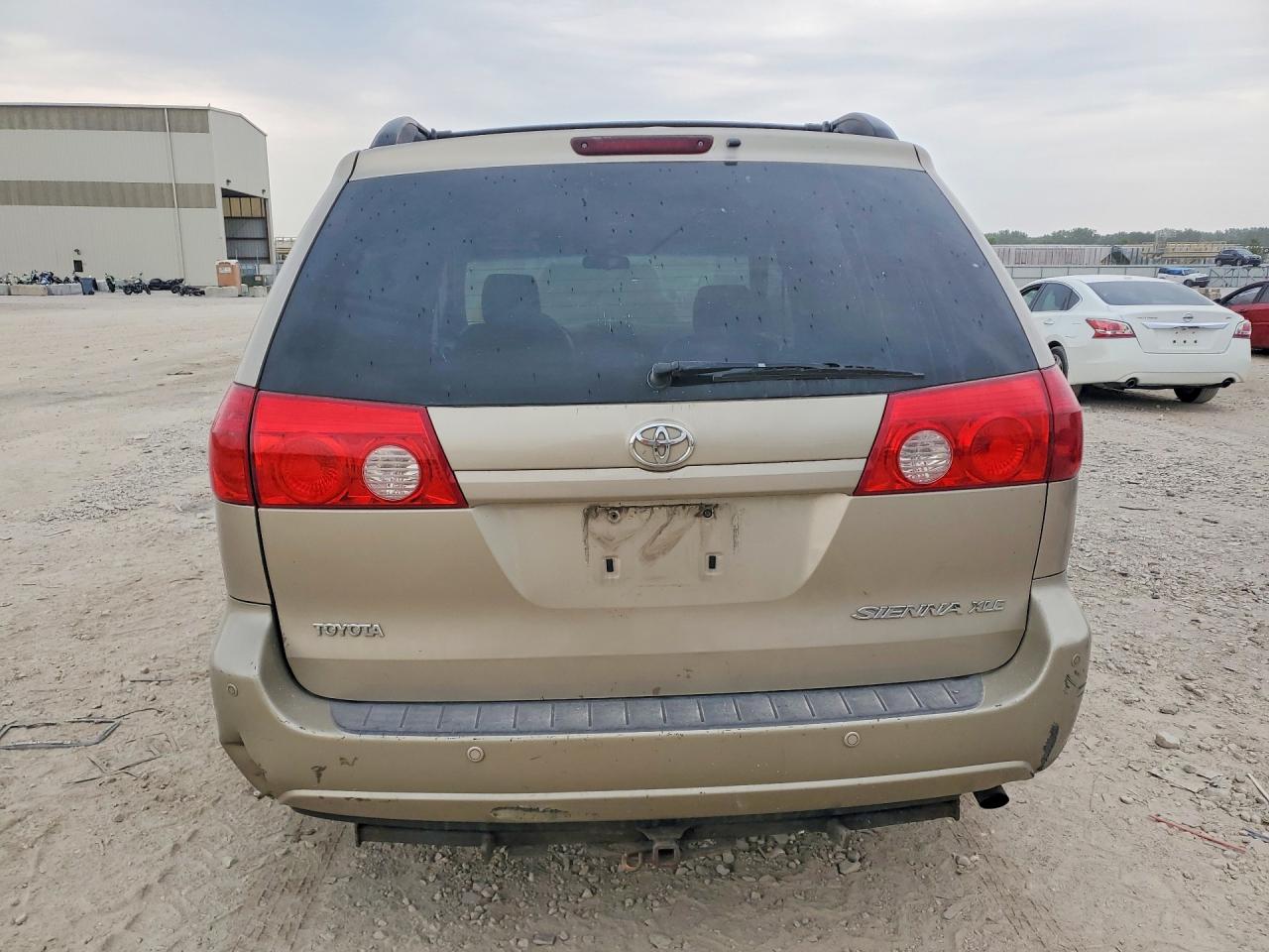 2008 Toyota Sienna Xle Желто-коричневый vin: 5TDZK22C28S178652