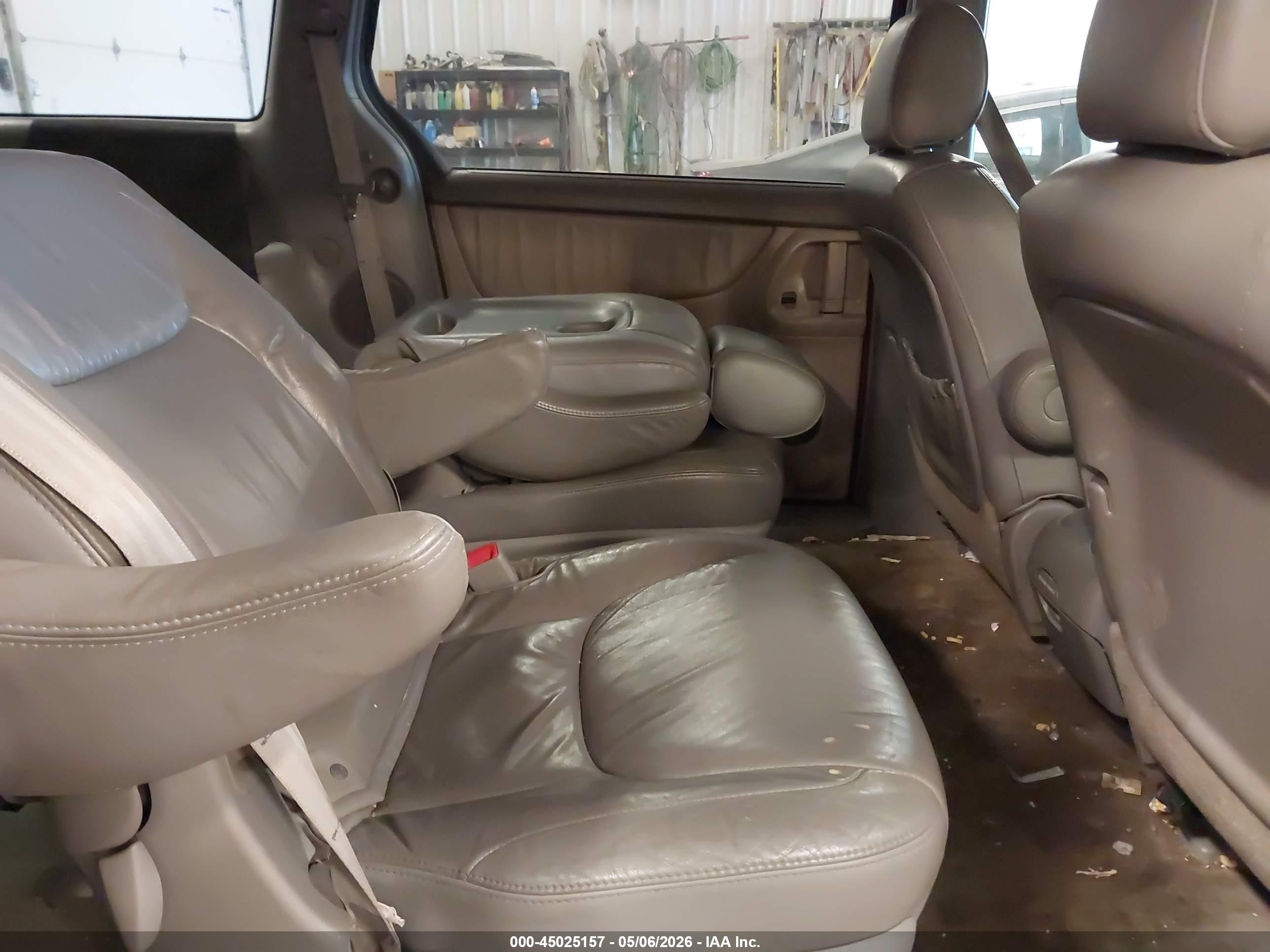 2008 Toyota Sienna Xle Red vin: 5TDZK22C28S208619