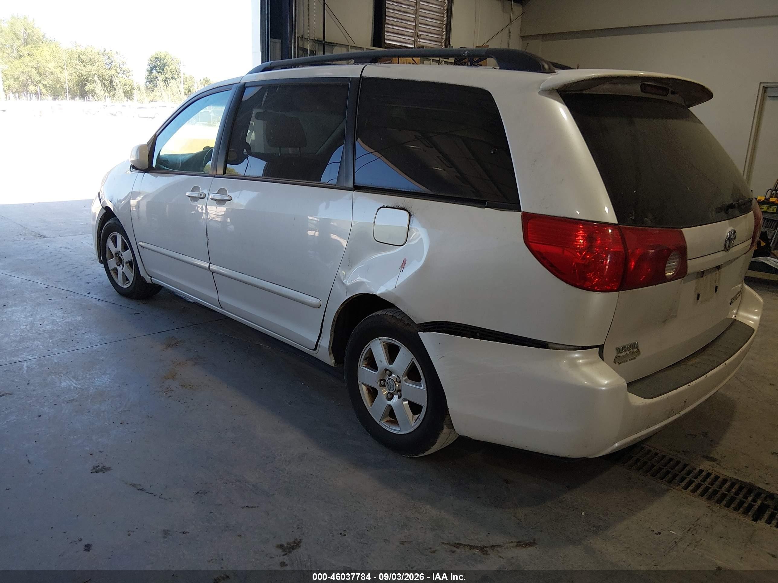 2008 Toyota Sienna Xle White vin: 5TDZK22C28S210628