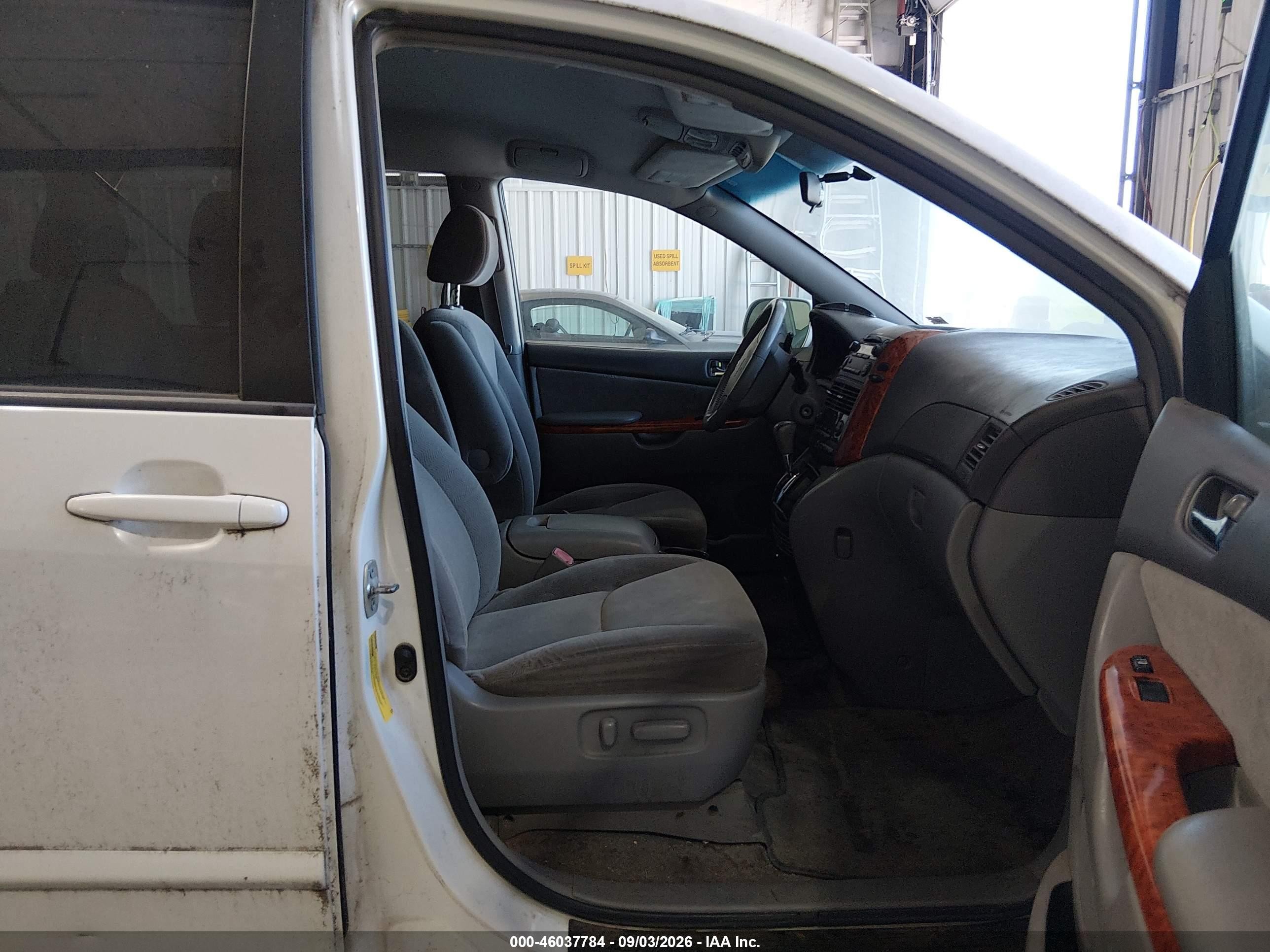 2008 Toyota Sienna Xle White vin: 5TDZK22C28S210628