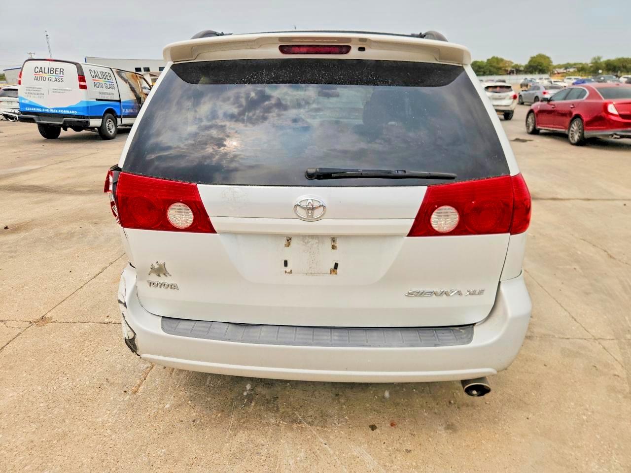 2008 Toyota Sienna Xle White vin: 5TDZK22C28S220351