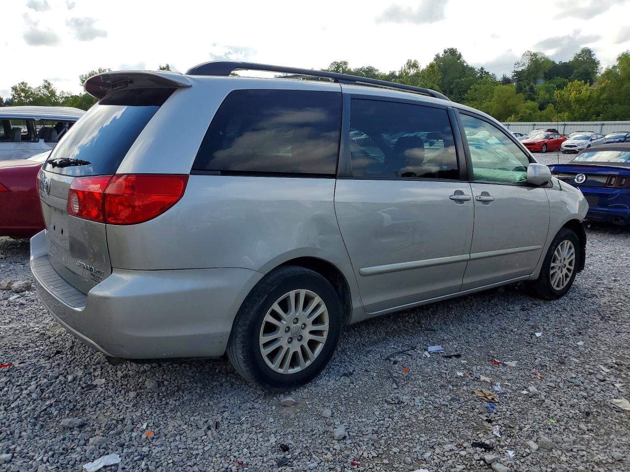 2009 Toyota Sienna Xle Серый vin: 5TDZK22C29S281796