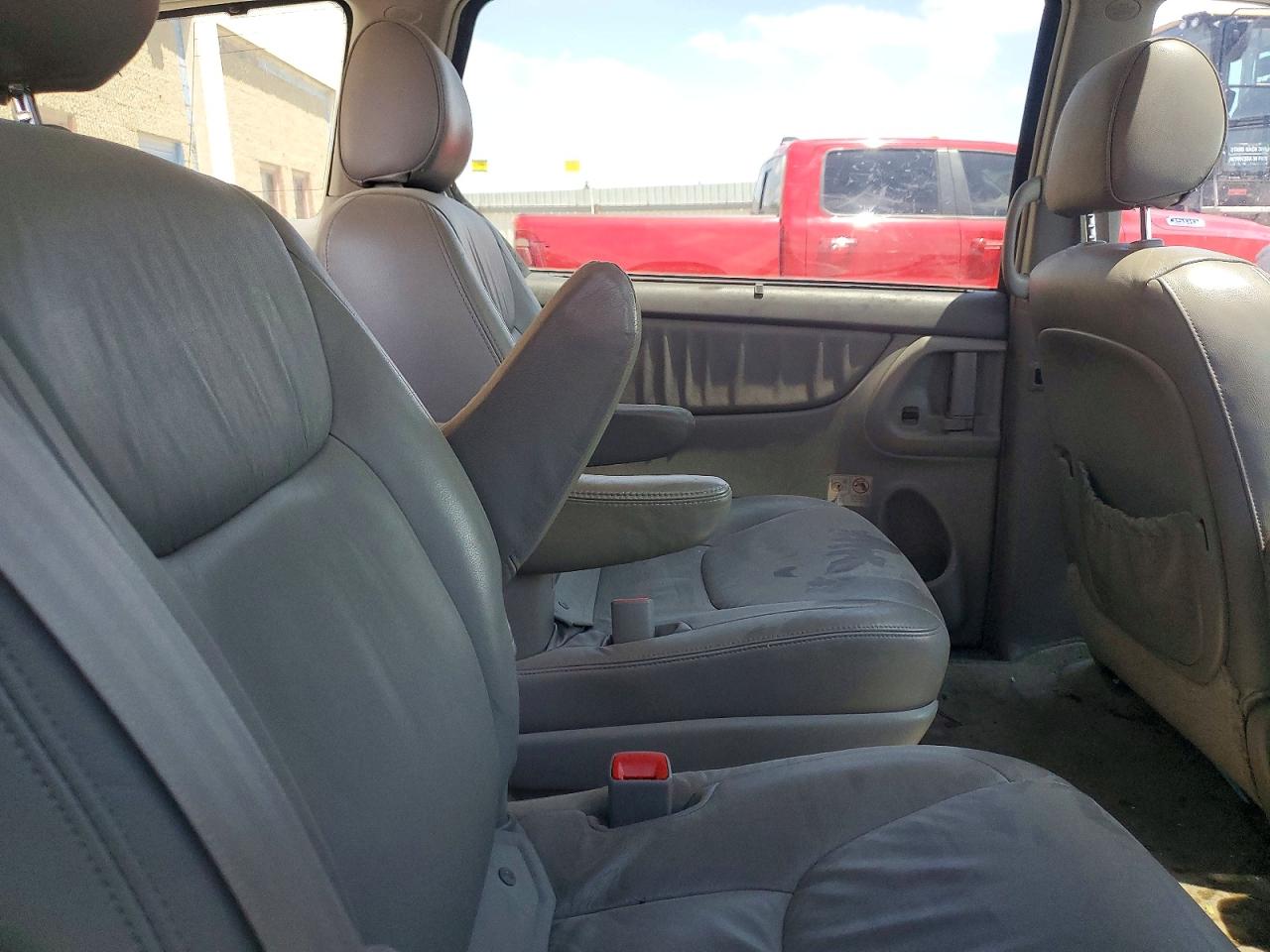 2007 Toyota Sienna Xle Limited 7-passenger Silver vin: 5TDZK22C37S046529