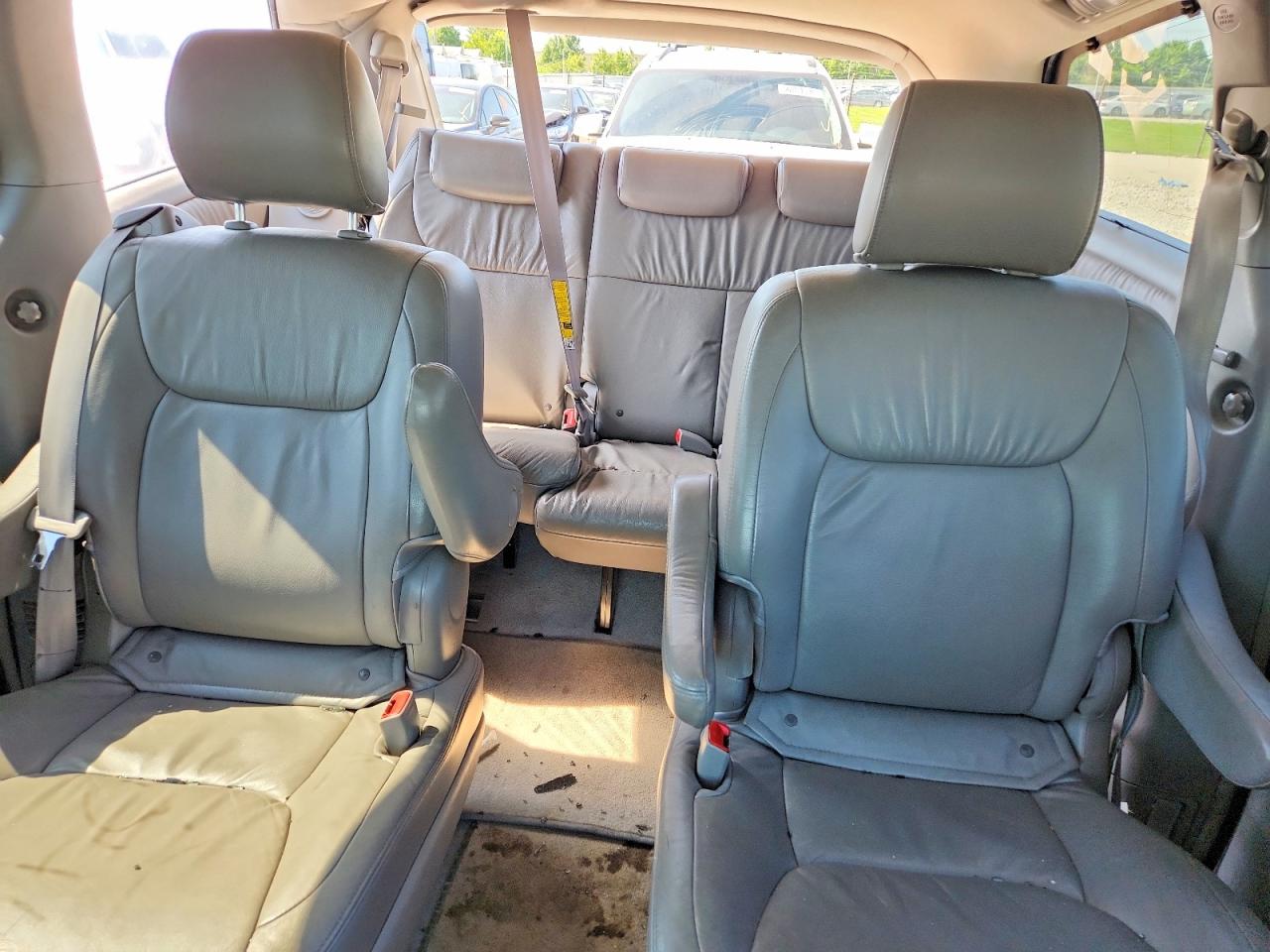 2007 Toyota Sienna Xle Limited 7-passenger Silver vin: 5TDZK22C37S046529