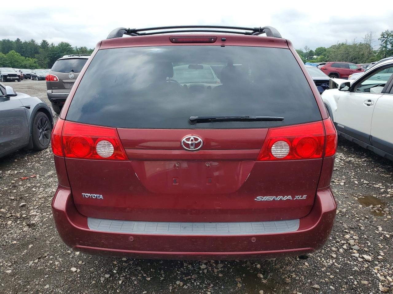 2008 Toyota Sienna Burgundy vin: 5TDZK22C38S181849