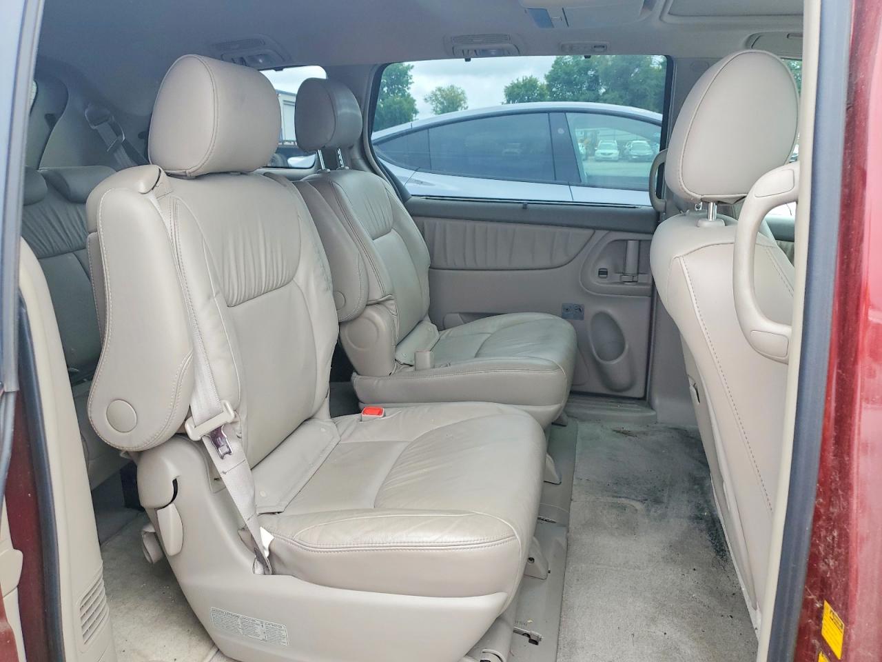 2008 Toyota Sienna Burgundy vin: 5TDZK22C38S181849