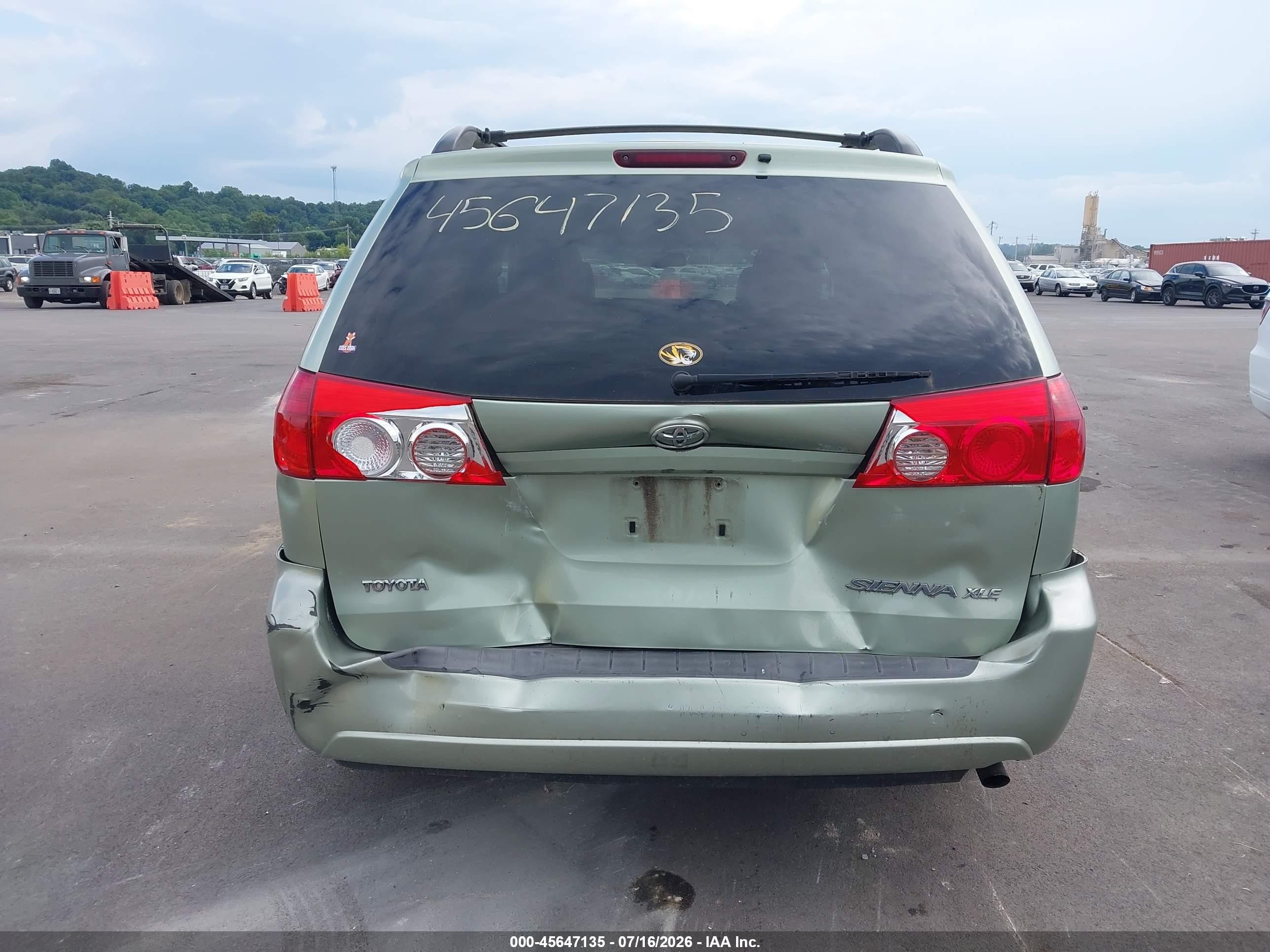 2008 Toyota Sienna Xle Зеленый vin: 5TDZK22C38S187005
