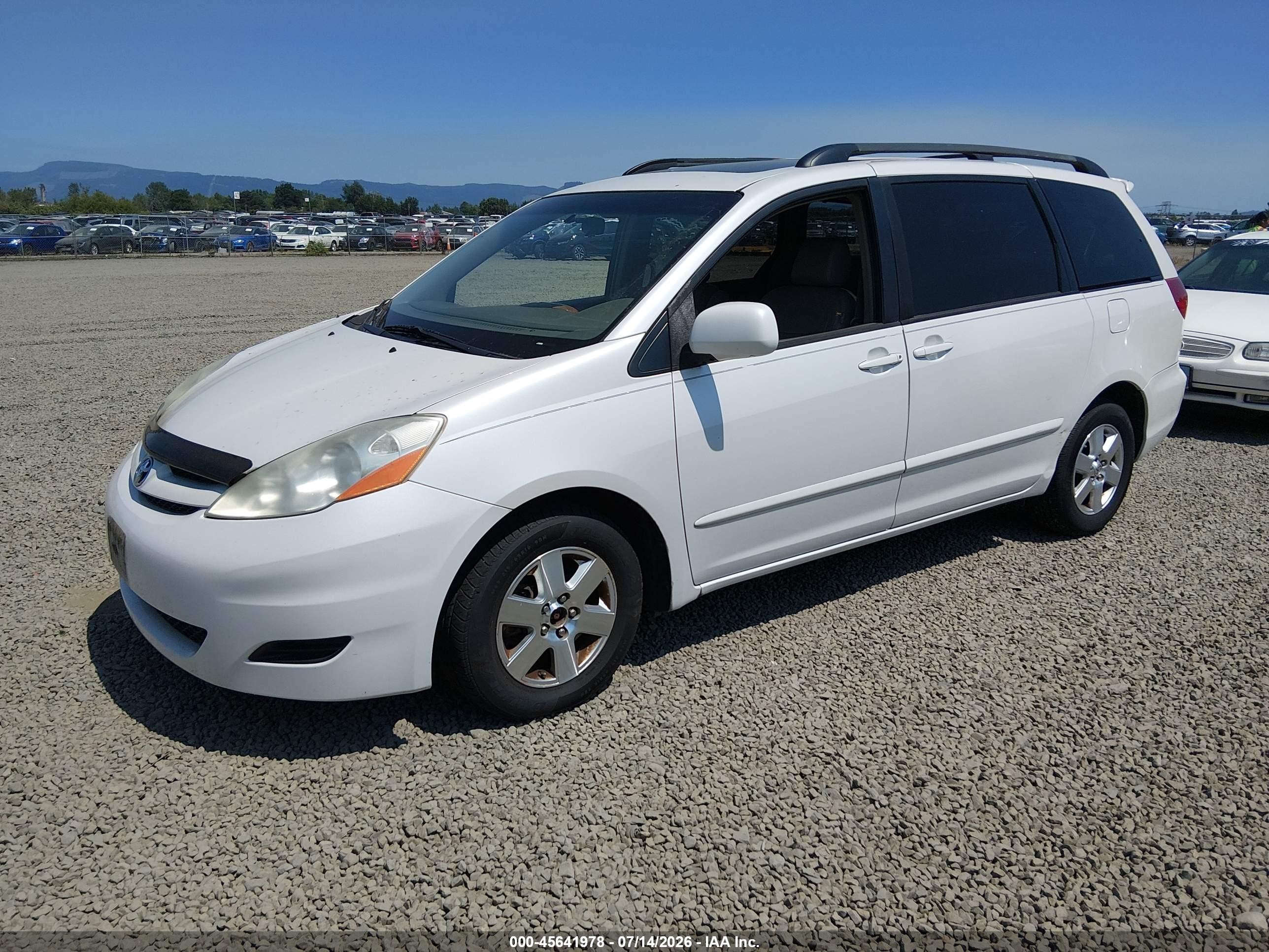 2008 Toyota Sienna Xle White vin: 5TDZK22C38S195069
