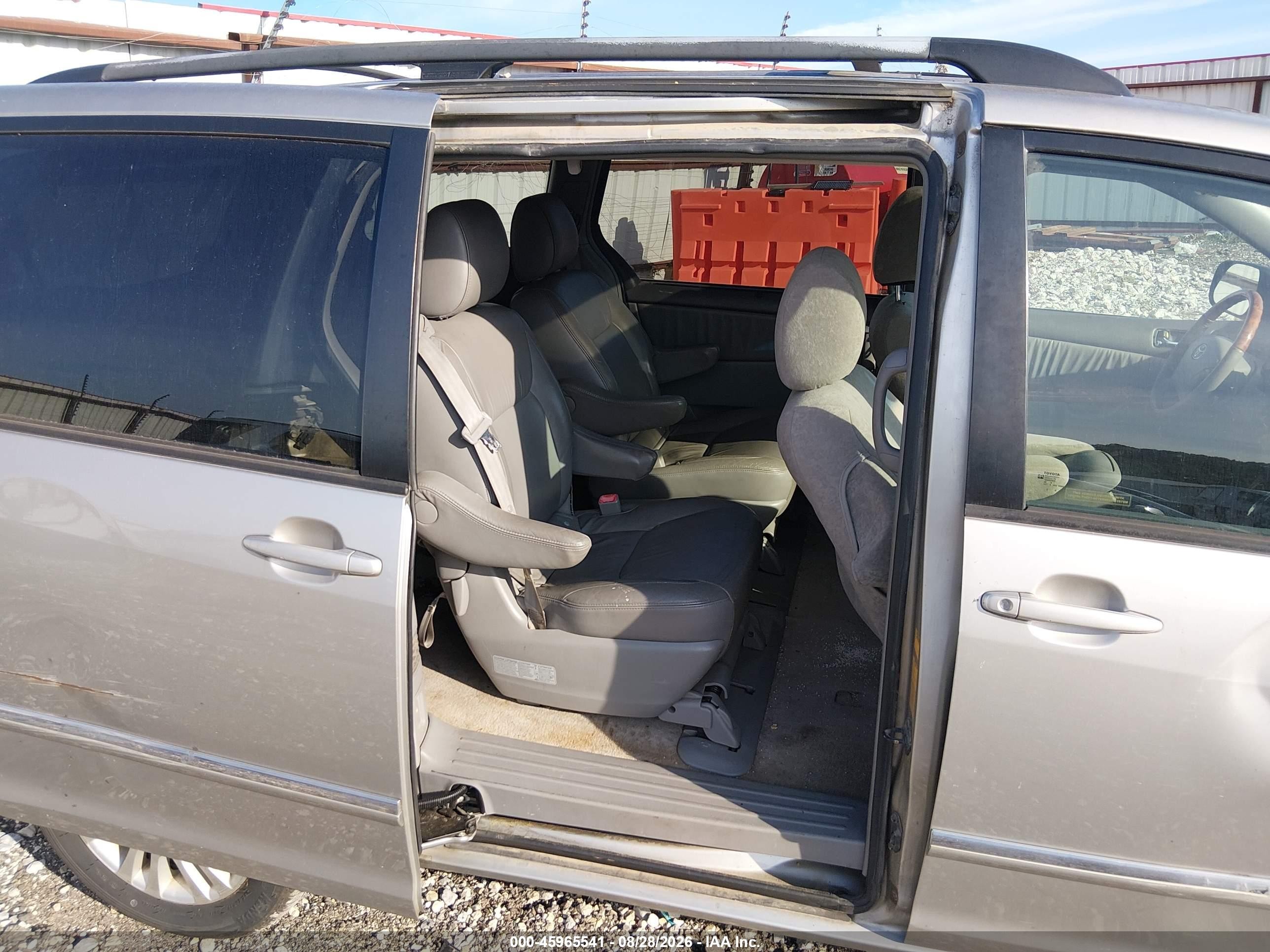 2009 Toyota Sienna Limited Silver vin: 5TDZK22C39S264974
