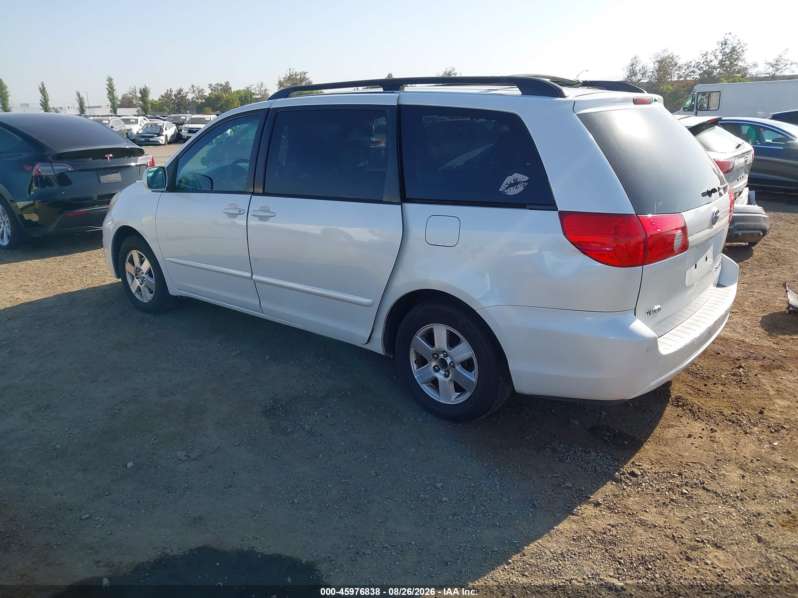 2009 Toyota Sienna Xle White vin: 5TDZK22C39S271925