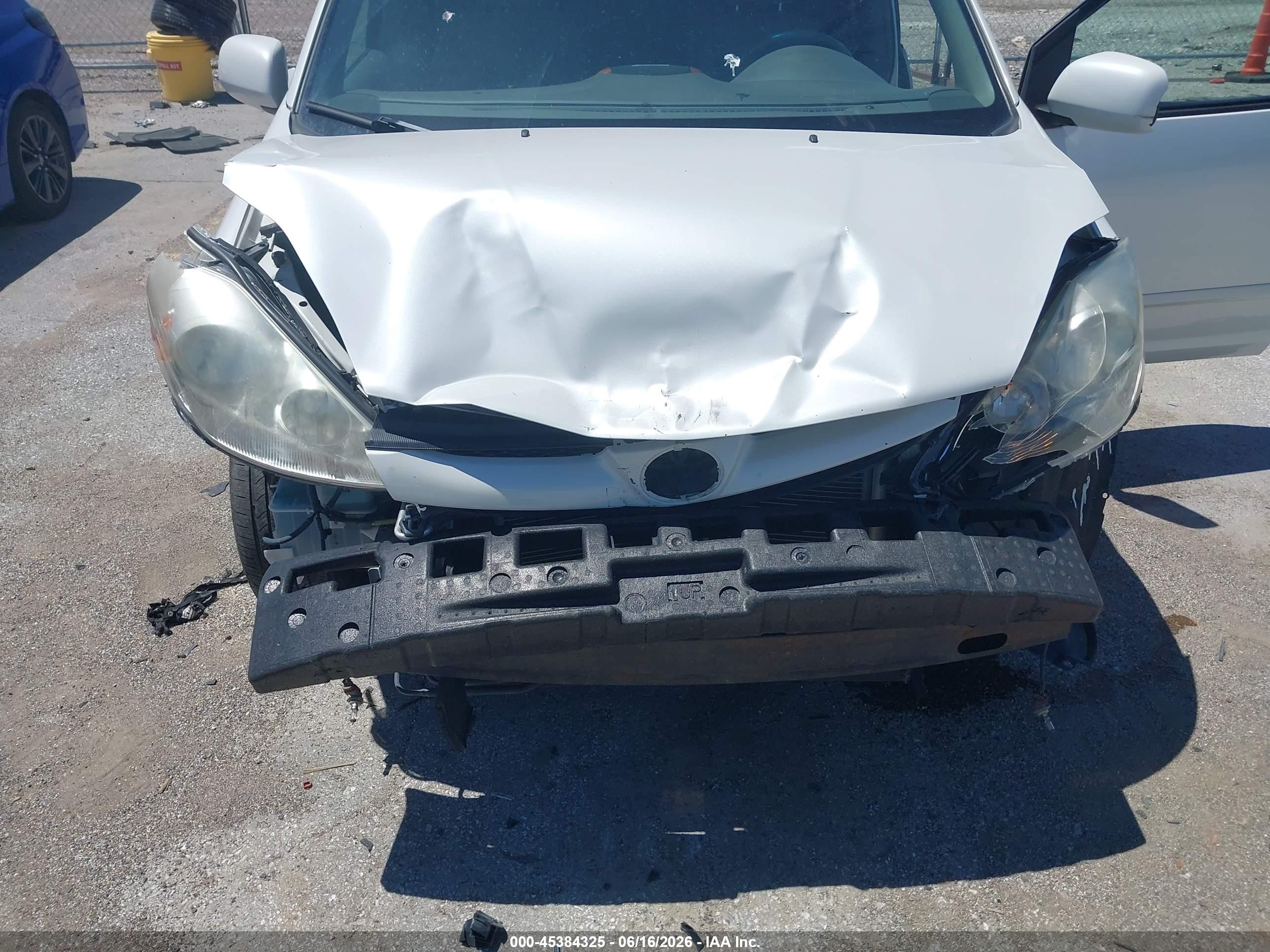 2007 Toyota Sienna Xle White vin: 5TDZK22C47S092449
