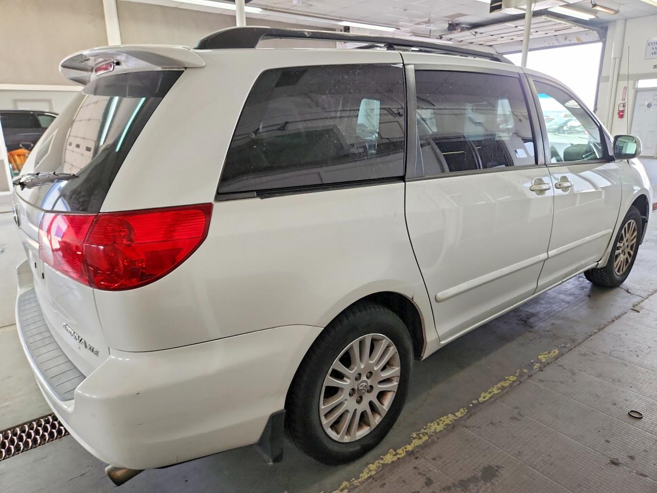 2008 Toyota Sienna Xle White vin: 5TDZK22C48S113995