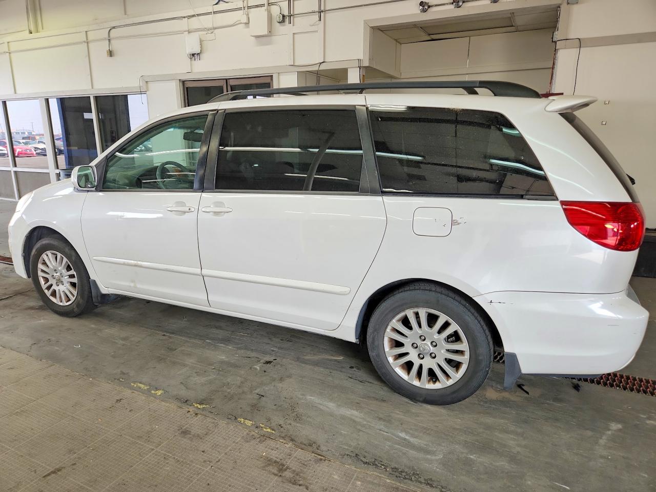 2008 Toyota Sienna Xle White vin: 5TDZK22C48S113995