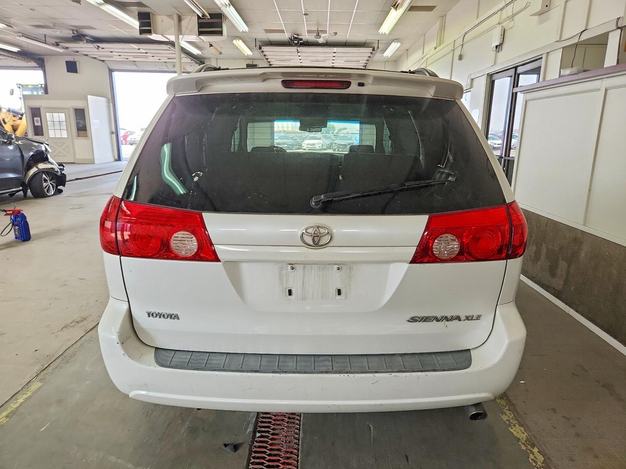 2008 Toyota Sienna Xle White vin: 5TDZK22C48S113995