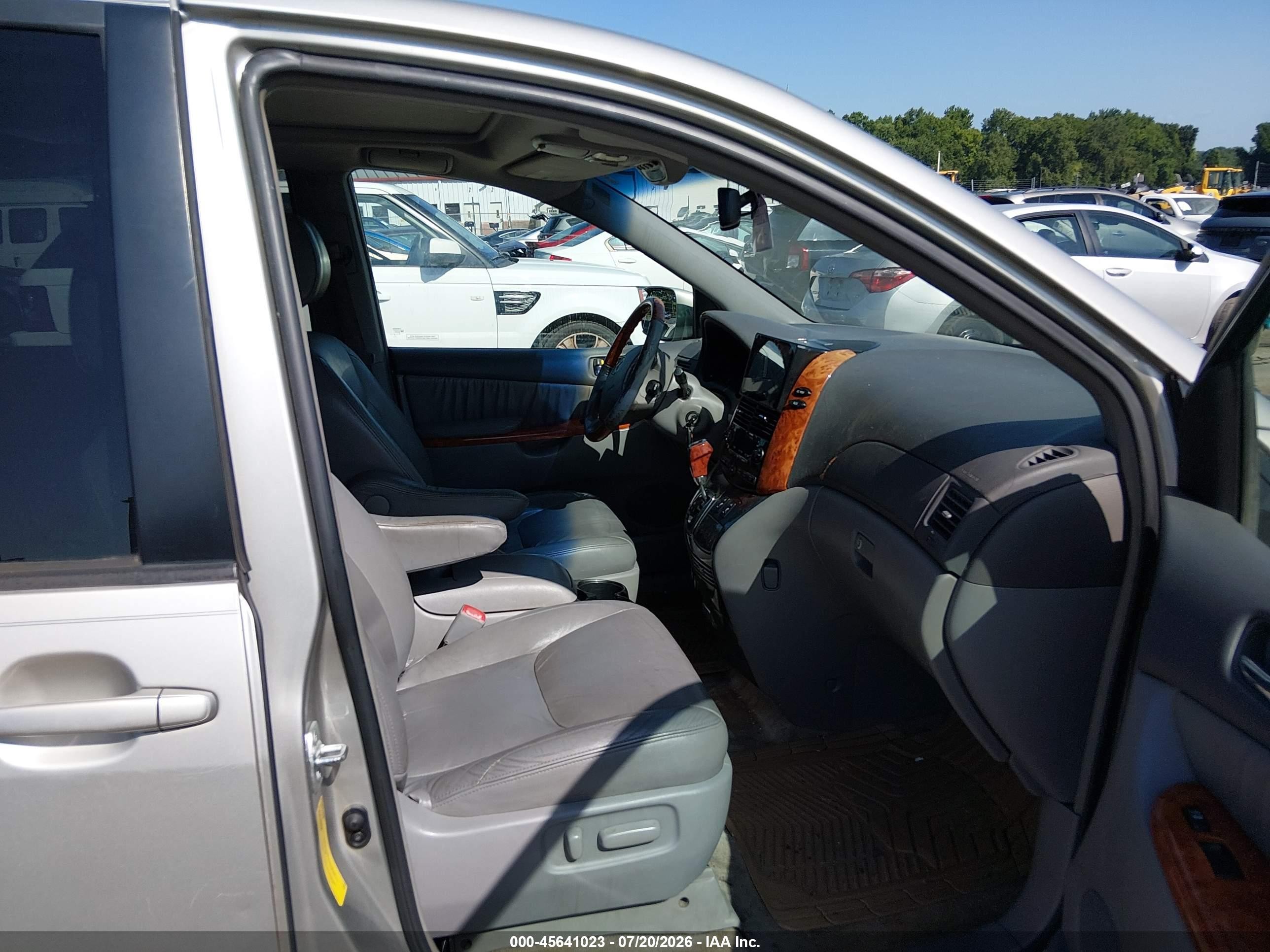 2008 Toyota Sienna Limited Серый vin: 5TDZK22C48S152375
