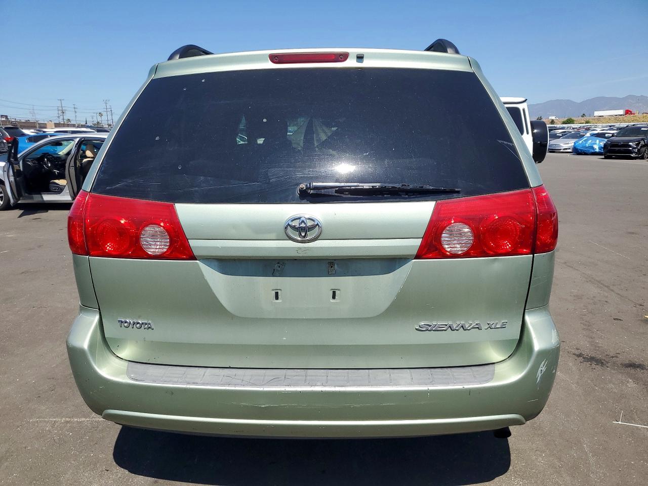 2008 Toyota Sienna Xle Зеленый vin: 5TDZK22C48S189572