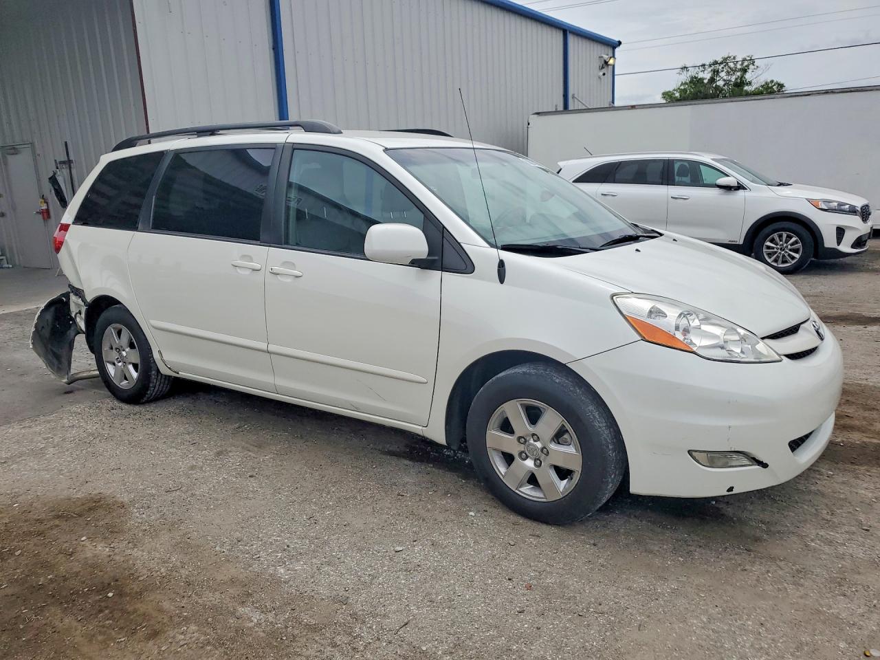 2009 Toyota Sienna Xle White vin: 5TDZK22C49S238609
