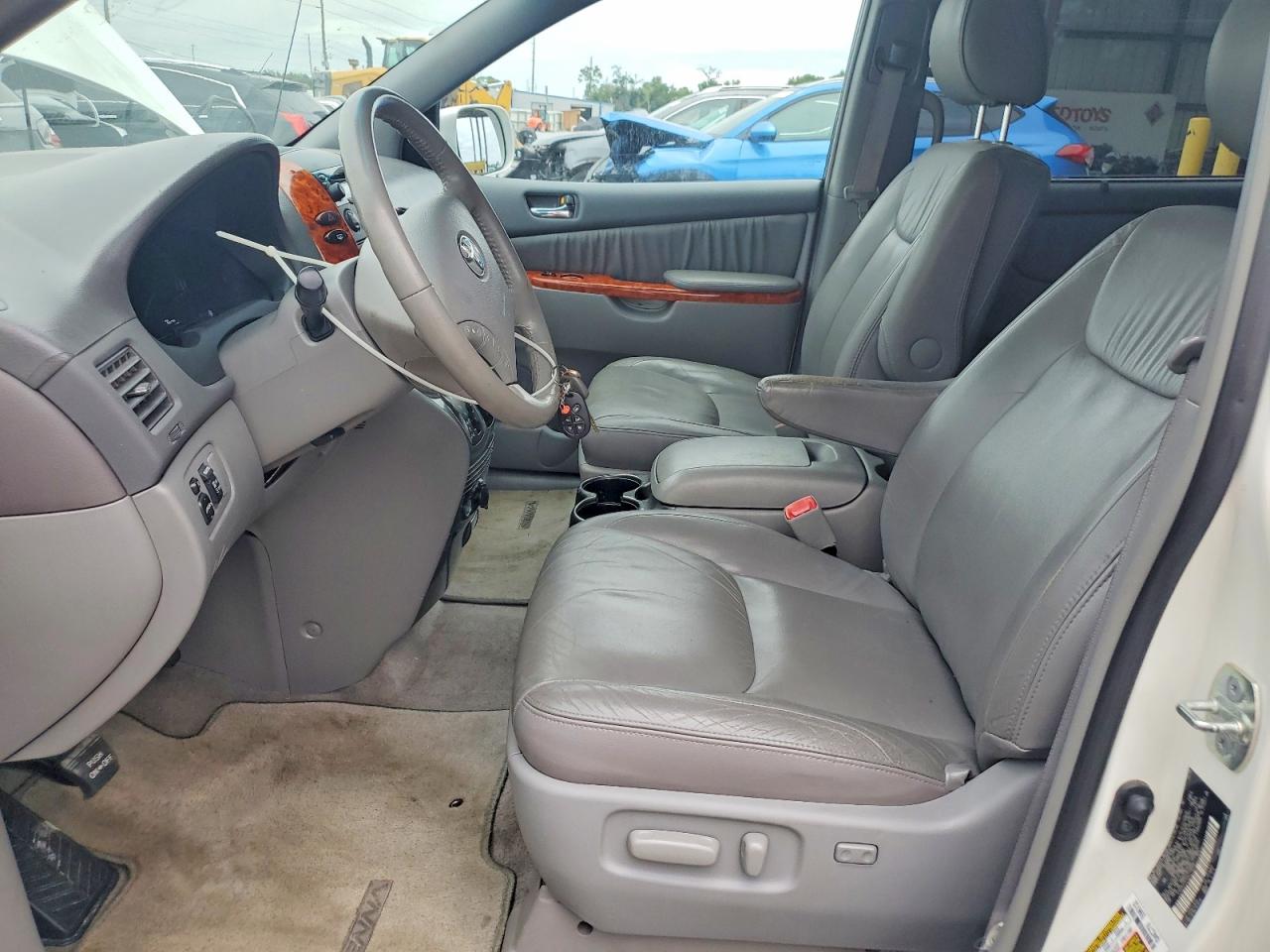 2009 Toyota Sienna Xle White vin: 5TDZK22C49S238609