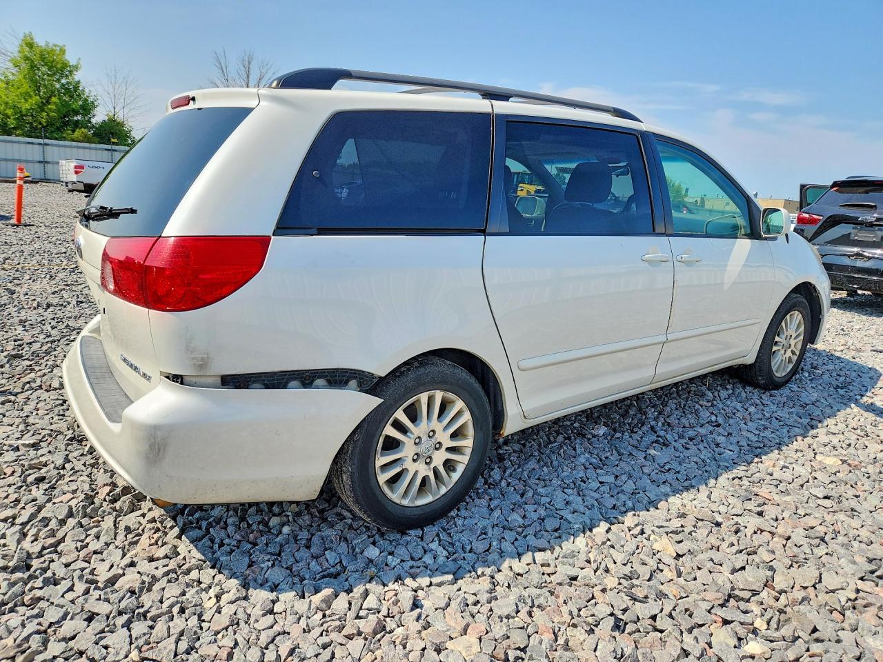 2009 Toyota Sienna Xle White vin: 5TDZK22C49S243101