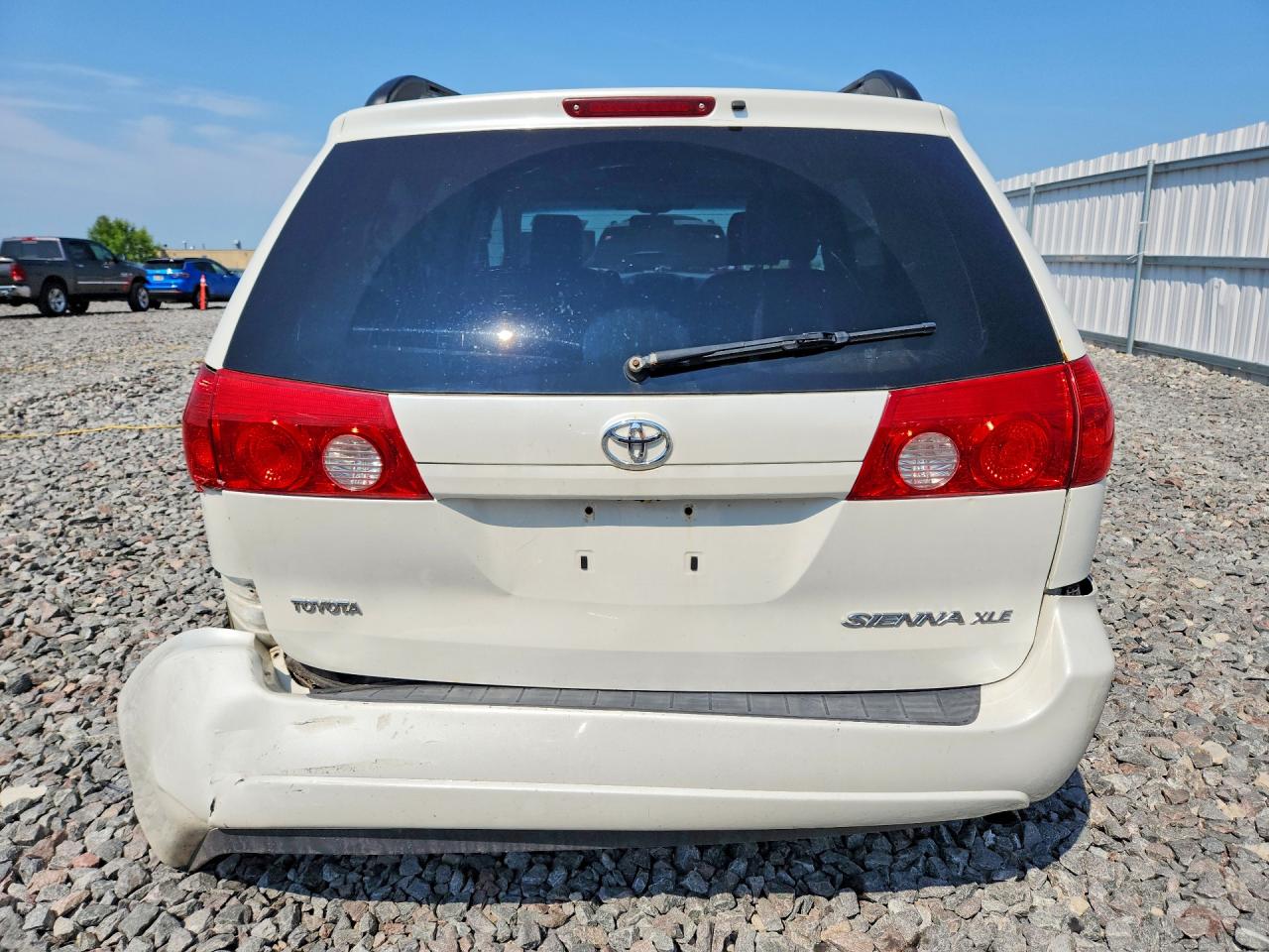 2009 Toyota Sienna Xle White vin: 5TDZK22C49S243101