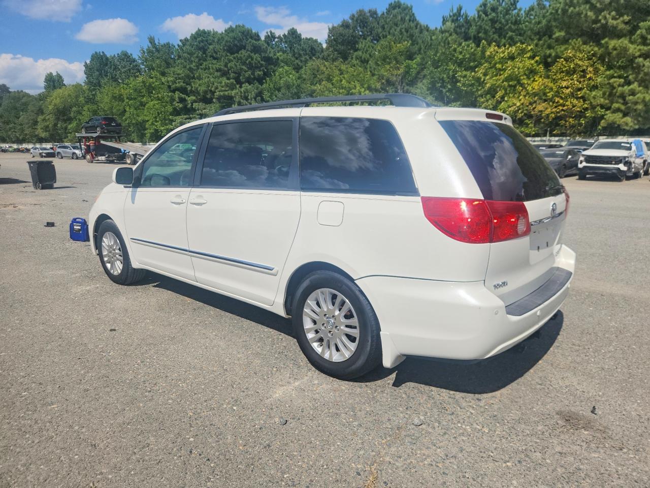 2009 Toyota Sienna Limited White vin: 5TDZK22C49S279483