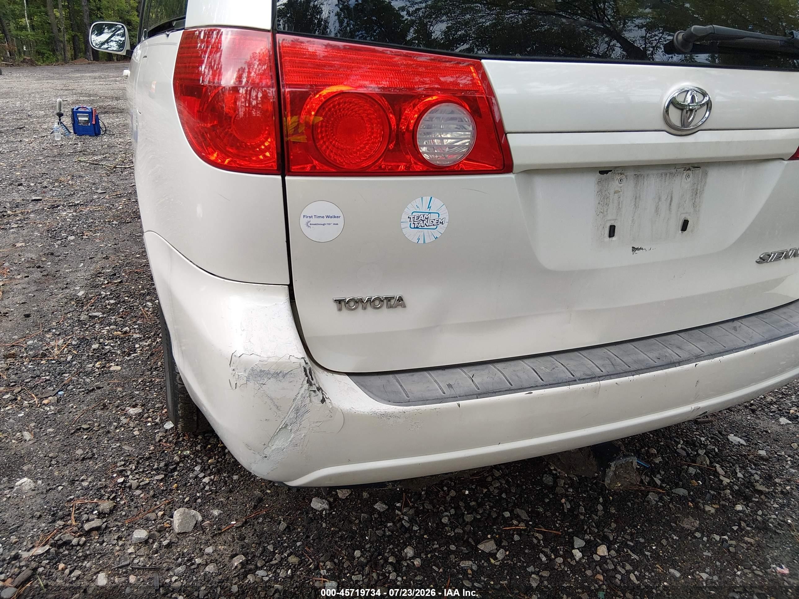 2008 Toyota Sienna Xle White vin: 5TDZK22C58S217041