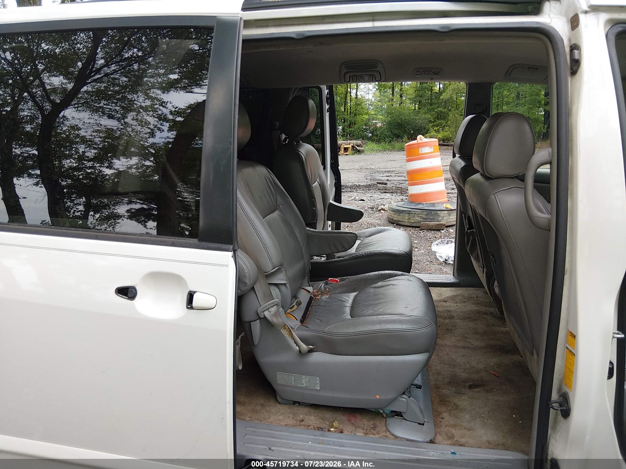 2008 Toyota Sienna Xle White vin: 5TDZK22C58S217041