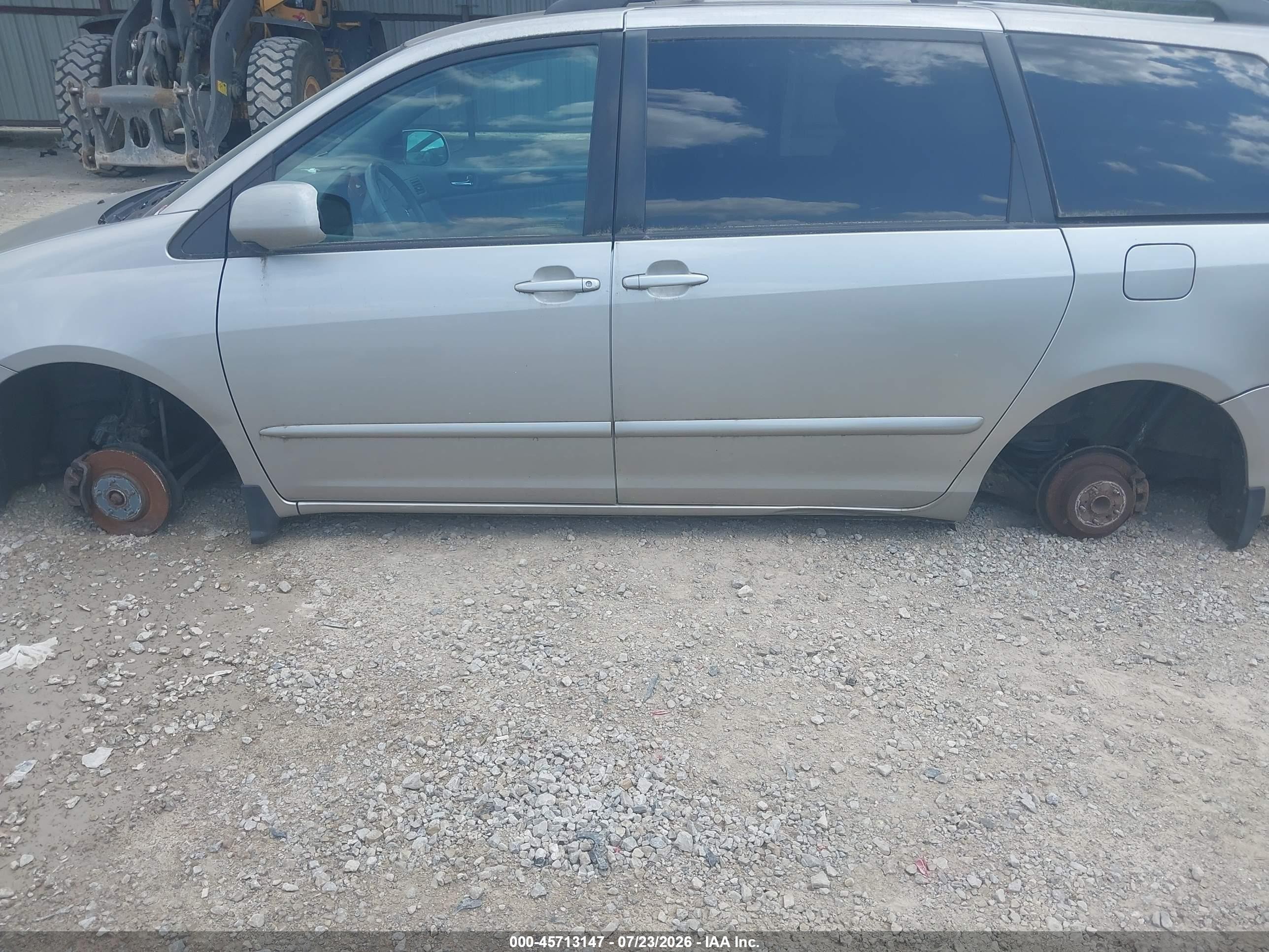 2009 Toyota Sienna Xle Silver vin: 5TDZK22C59S228946