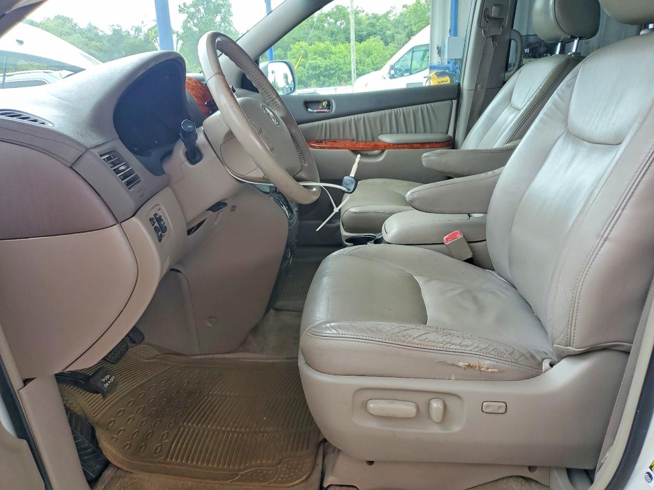 2009 Toyota Sienna Xle White vin: 5TDZK22C59S235122