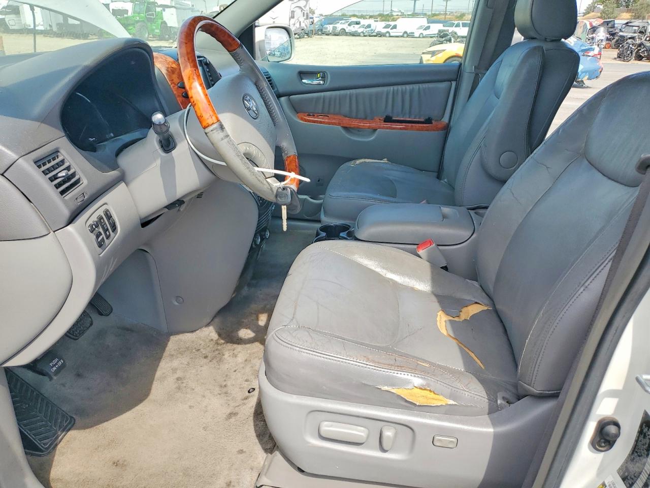 2007 Toyota Sienna Xle Limited 7-passenger White vin: 5TDZK22C67S056729